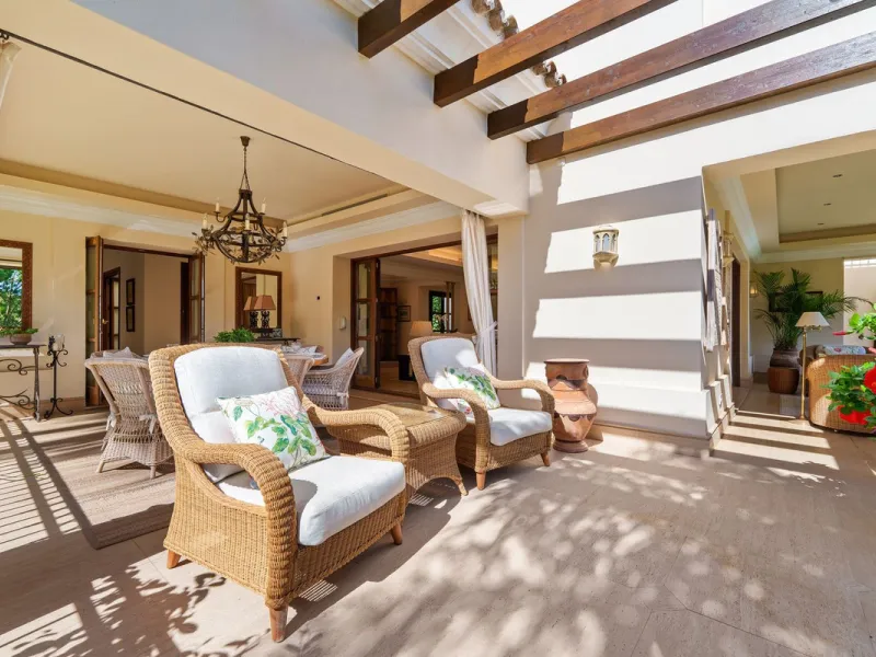 This outstanding Andalusian-style villa is presented in excellent condition and occupies a privileged position in Las Lomas del Marbella Club, at the very heart of Marbella's prestigious Golden Mile. Surrounded by 20,000 m² of lush green forest, the prope