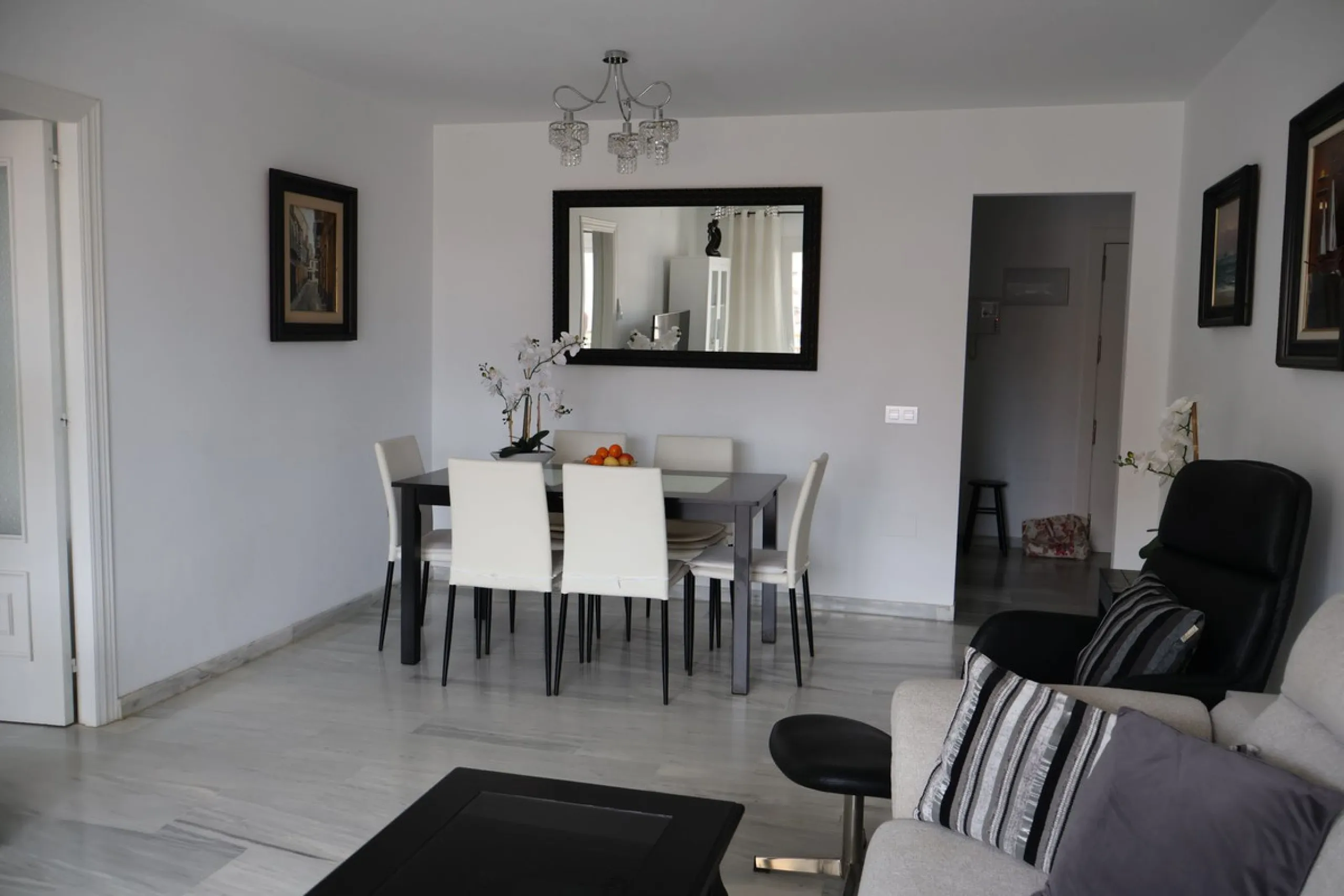 Apartment - Middle Floor Apartment в продаже в Fuengirola, Málaga. В доме 2 спален и 2 ванных комнат. Площадь дома 107 м²