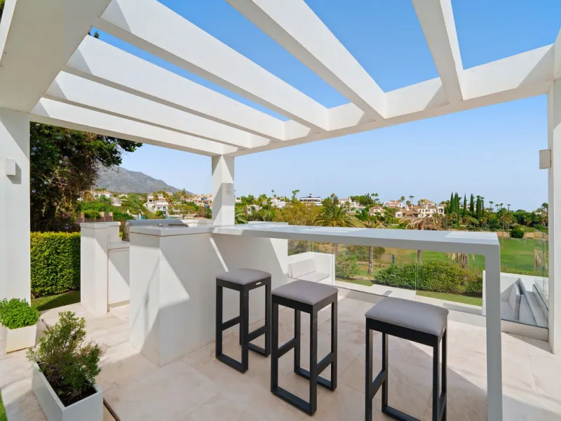 A striking contemporary villa in the heart of Nueva Andalucía, enjoying a privileged frontline golf position. With clean architectural lines, expansive terraces, and floor-to-ceiling windows, this home is designed to maximize natural light and uninterrupt
