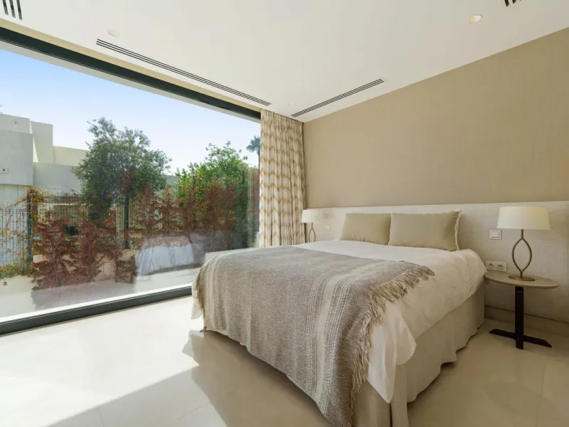 A striking contemporary villa in the heart of Nueva Andalucía, enjoying a privileged frontline golf position. With clean architectural lines, expansive terraces, and floor-to-ceiling windows, this home is designed to maximize natural light and uninterrupt