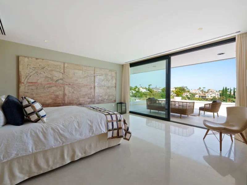 A striking contemporary villa in the heart of Nueva Andalucía, enjoying a privileged frontline golf position. With clean architectural lines, expansive terraces, and floor-to-ceiling windows, this home is designed to maximize natural light and uninterrupt