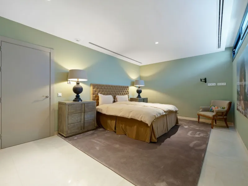 A striking contemporary villa in the heart of Nueva Andalucía, enjoying a privileged frontline golf position. With clean architectural lines, expansive terraces, and floor-to-ceiling windows, this home is designed to maximize natural light and uninterrupt