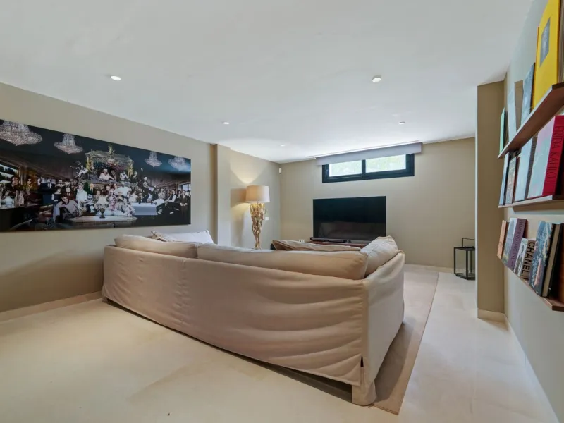 A striking contemporary villa in the heart of Nueva Andalucía, enjoying a privileged frontline golf position. With clean architectural lines, expansive terraces, and floor-to-ceiling windows, this home is designed to maximize natural light and uninterrupt