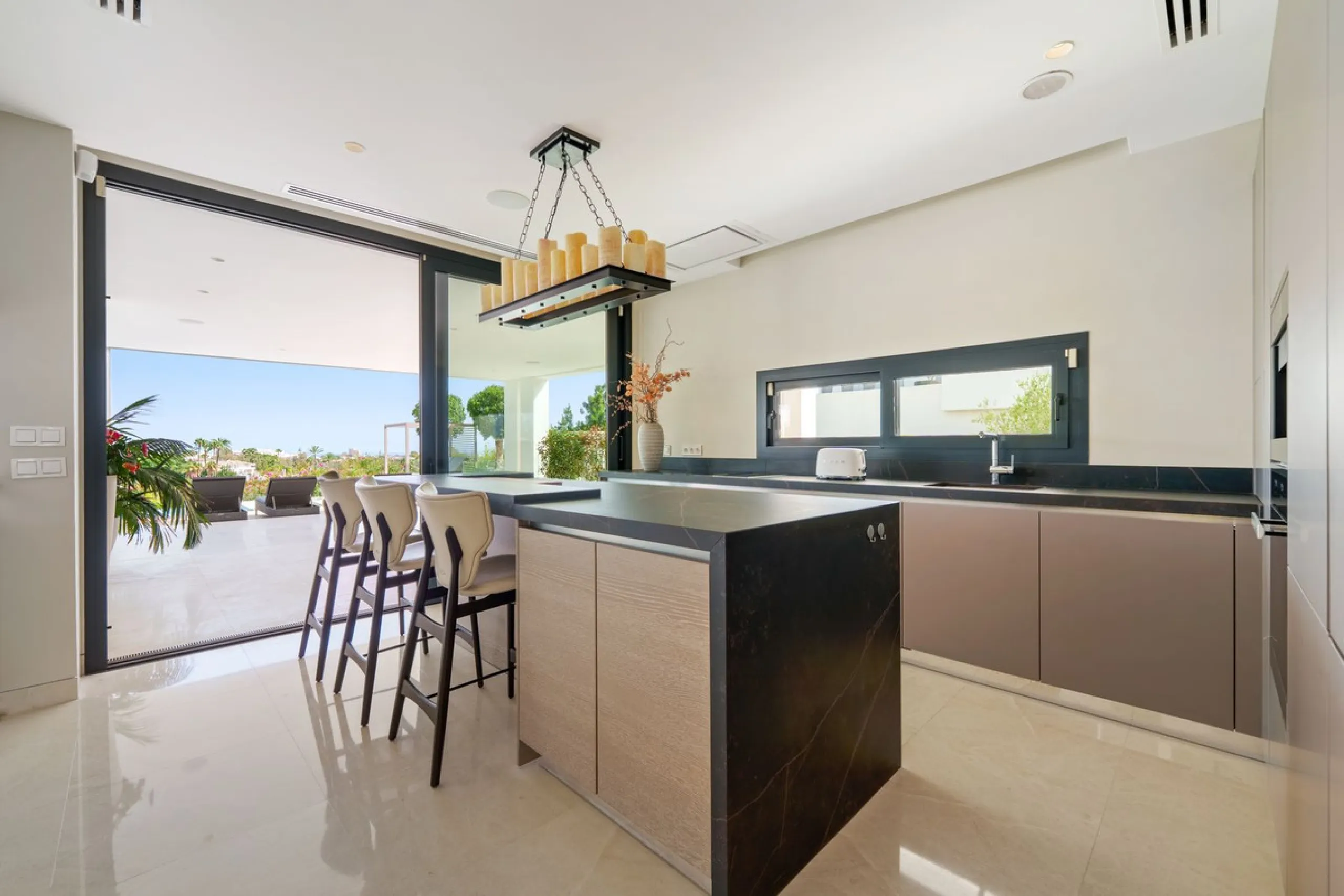 A striking contemporary villa in the heart of Nueva Andalucía, enjoying a privileged frontline golf position. With clean architectural lines, expansive terraces, and floor-to-ceiling windows, this home is designed to maximize natural light and uninterrupt
