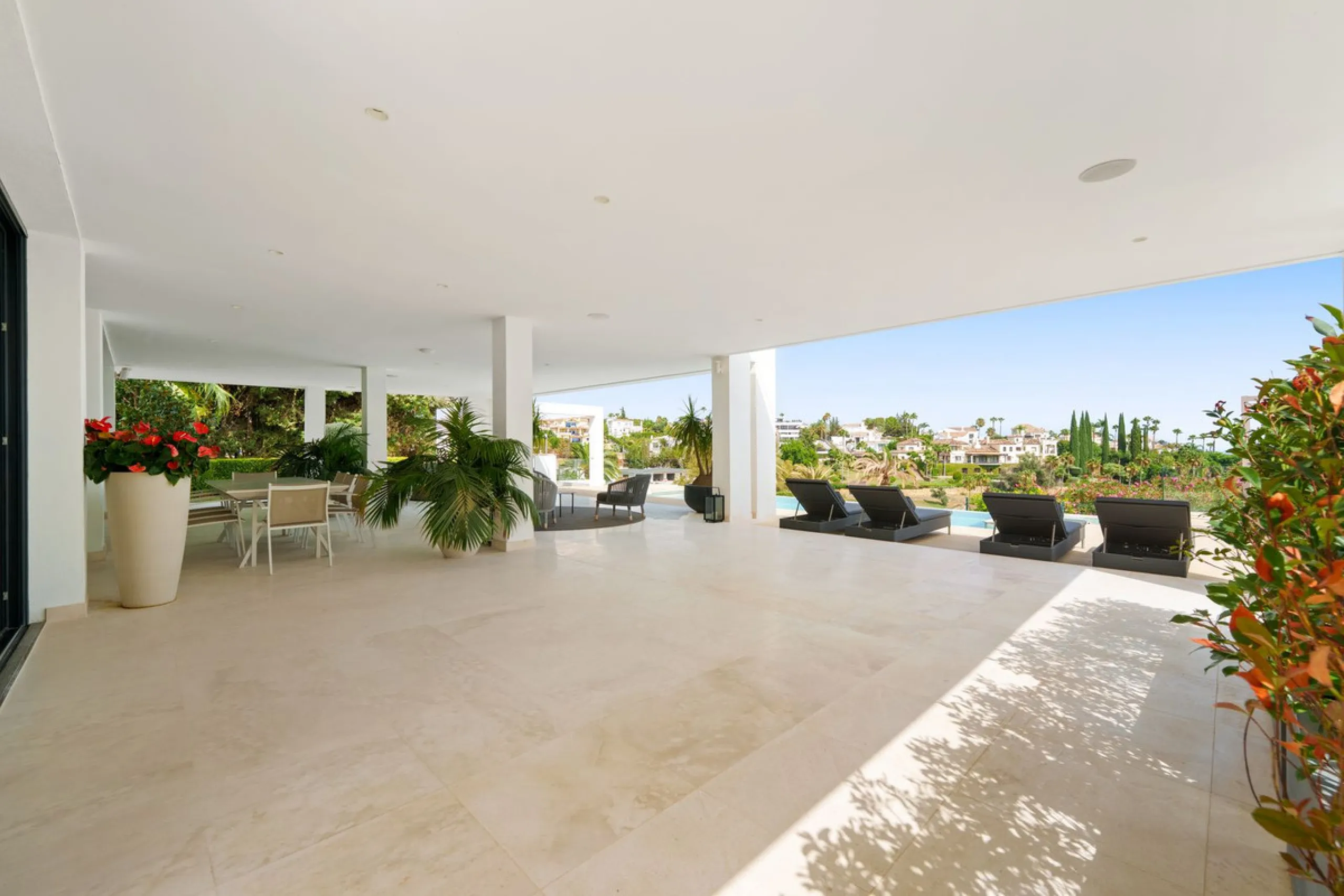 A striking contemporary villa in the heart of Nueva Andalucía, enjoying a privileged frontline golf position. With clean architectural lines, expansive terraces, and floor-to-ceiling windows, this home is designed to maximize natural light and uninterrupt