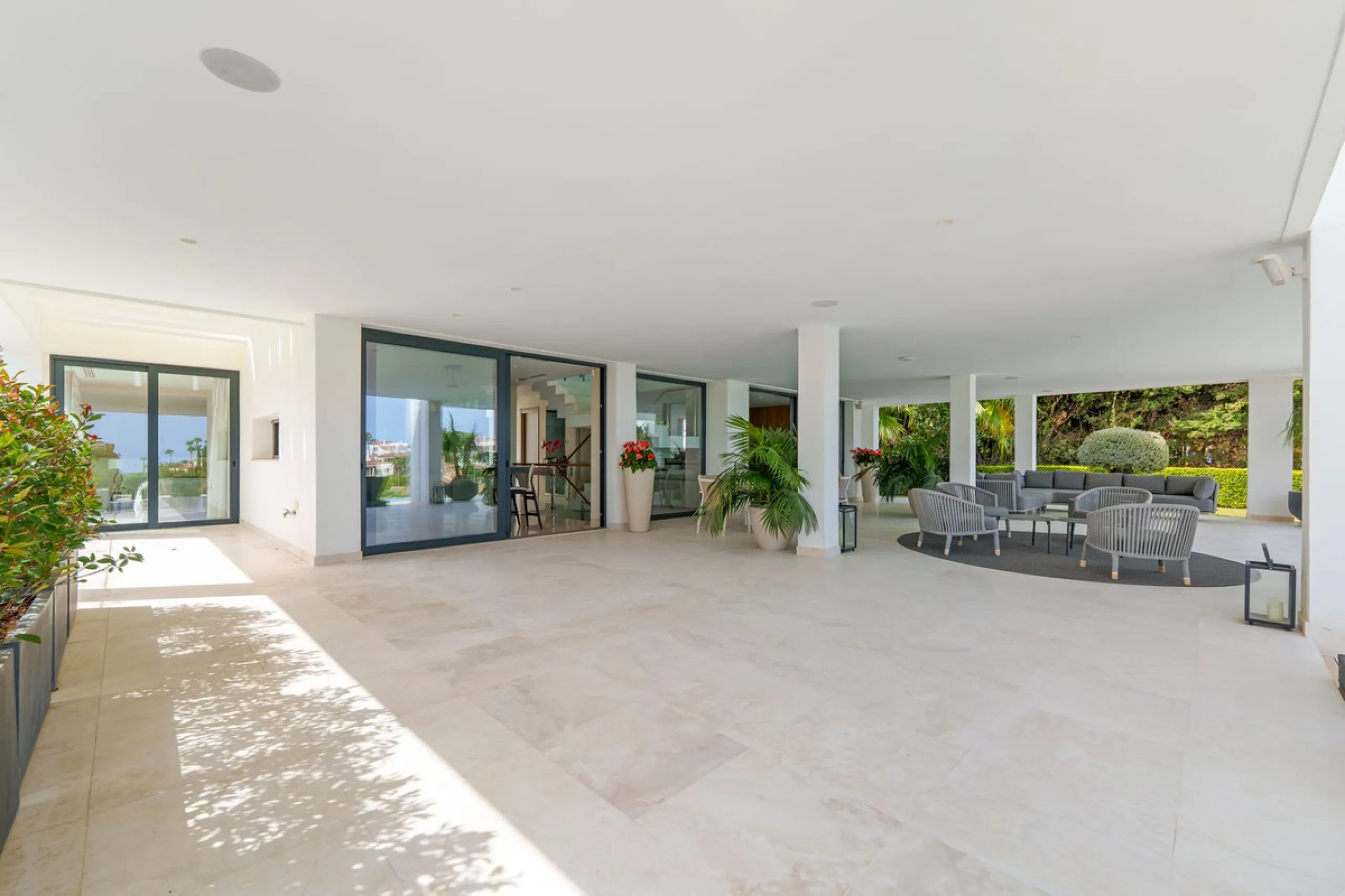 A striking contemporary villa in the heart of Nueva Andalucía, enjoying a privileged frontline golf position. With clean architectural lines, expansive terraces, and floor-to-ceiling windows, this home is designed to maximize natural light and uninterrupt