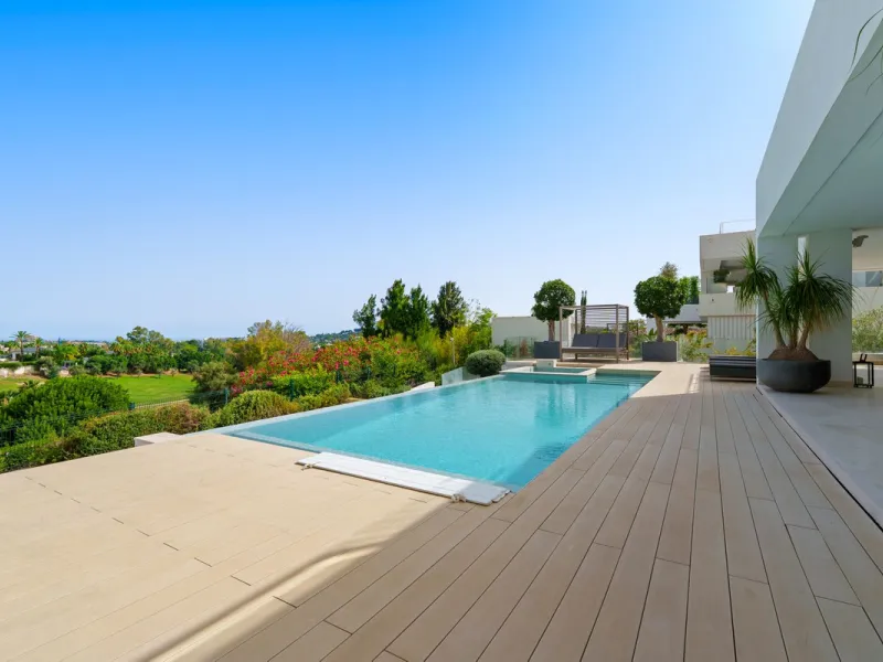 A striking contemporary villa in the heart of Nueva Andalucía, enjoying a privileged frontline golf position. With clean architectural lines, expansive terraces, and floor-to-ceiling windows, this home is designed to maximize natural light and uninterrupt