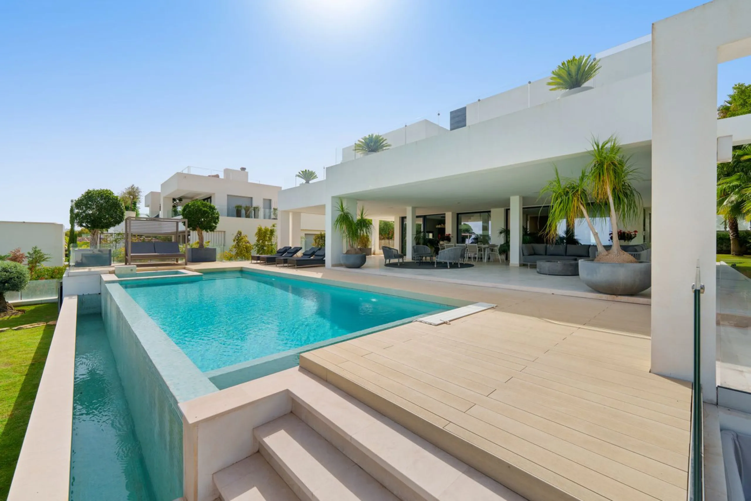 A striking contemporary villa in the heart of Nueva Andalucía, enjoying a privileged frontline golf position. With clean architectural lines, expansive terraces, and floor-to-ceiling windows, this home is designed to maximize natural light and uninterrupt