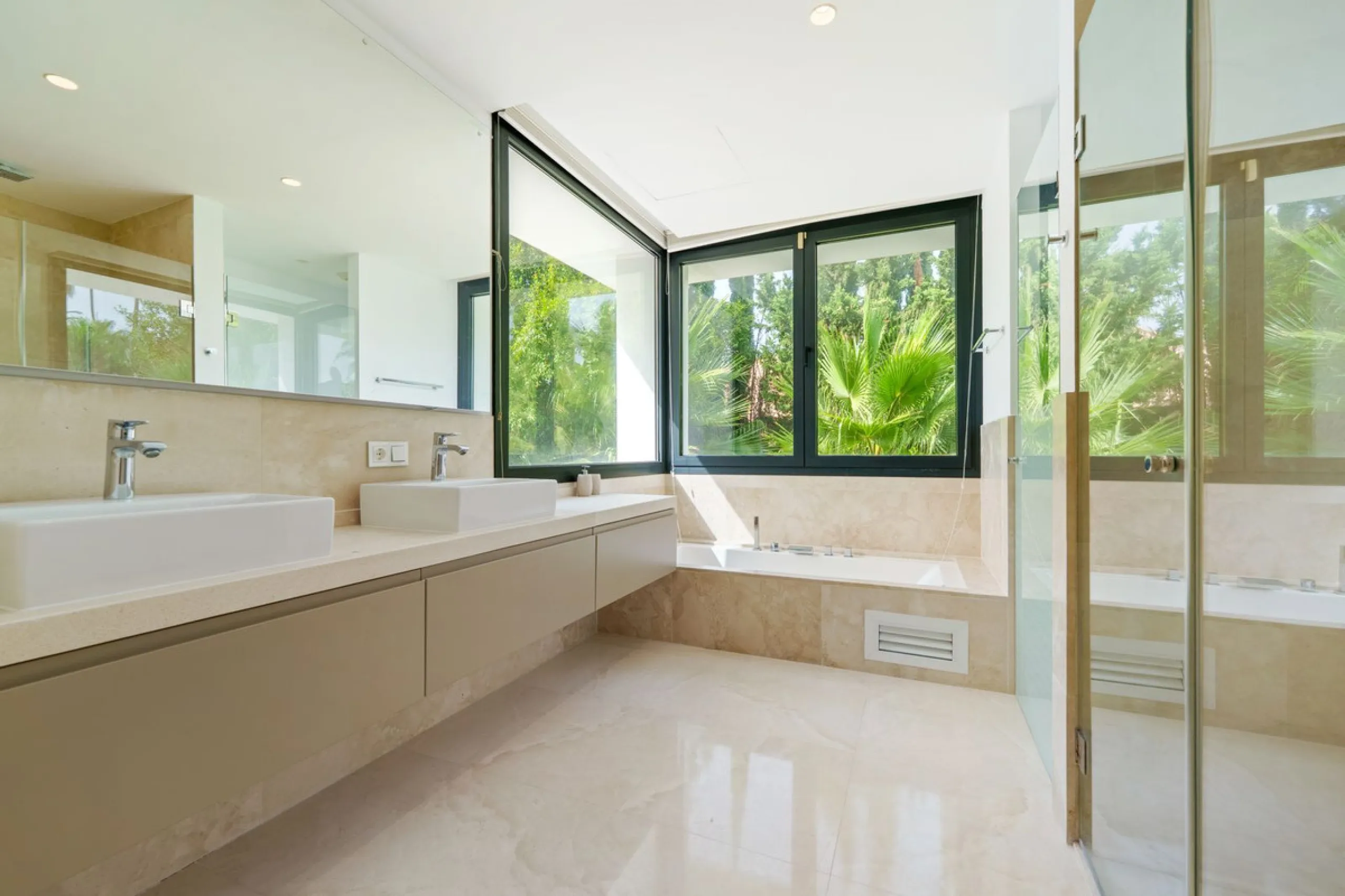 A striking contemporary villa in the heart of Nueva Andalucía, enjoying a privileged frontline golf position. With clean architectural lines, expansive terraces, and floor-to-ceiling windows, this home is designed to maximize natural light and uninterrupt