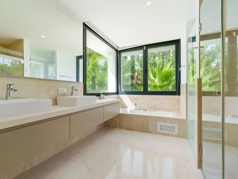 A striking contemporary villa in the heart of Nueva Andalucía, enjoying a privileged frontline golf position. With clean architectural lines, expansive terraces, and floor-to-ceiling windows, this home is designed to maximize natural light and uninterrupt