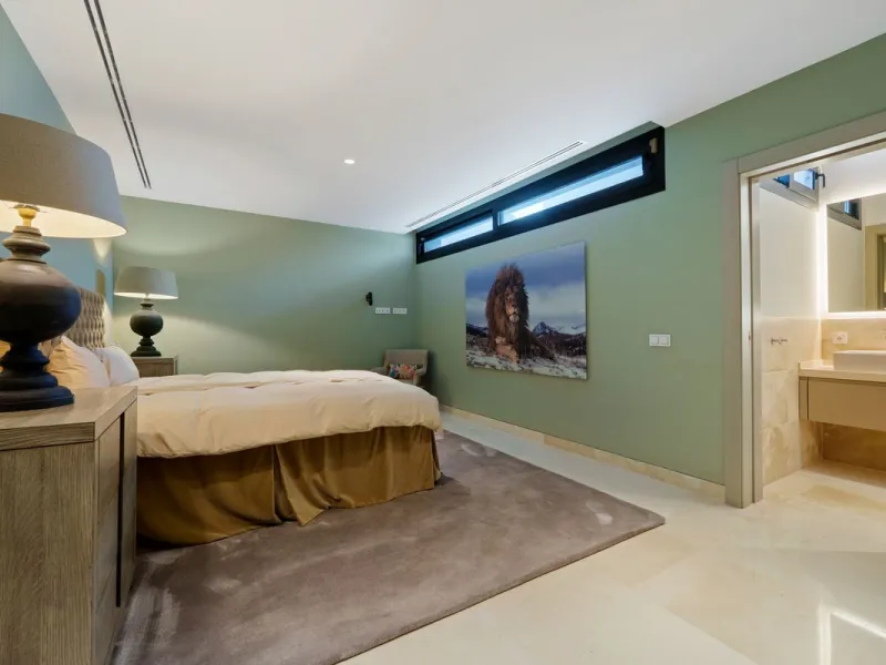 A striking contemporary villa in the heart of Nueva Andalucía, enjoying a privileged frontline golf position. With clean architectural lines, expansive terraces, and floor-to-ceiling windows, this home is designed to maximize natural light and uninterrupt
