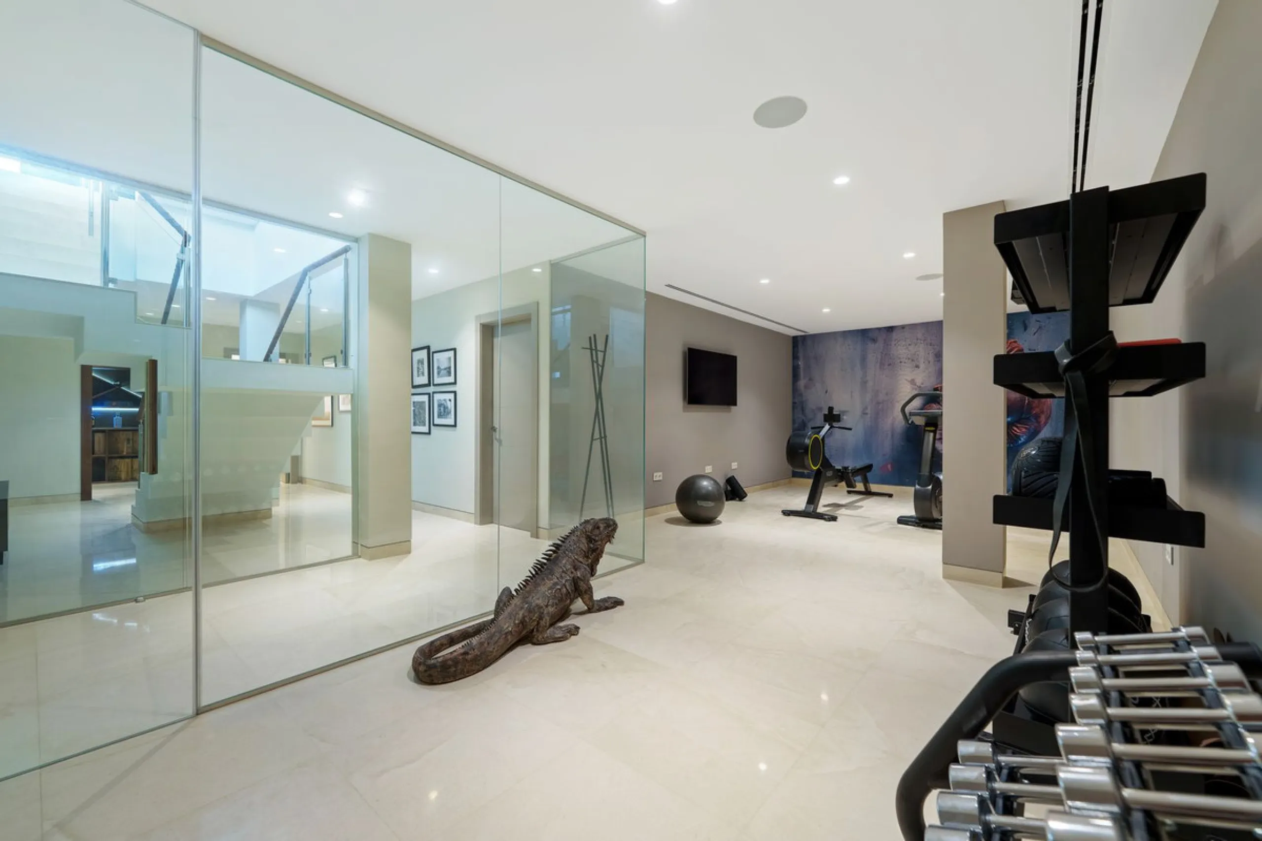 A striking contemporary villa in the heart of Nueva Andalucía, enjoying a privileged frontline golf position. With clean architectural lines, expansive terraces, and floor-to-ceiling windows, this home is designed to maximize natural light and uninterrupt