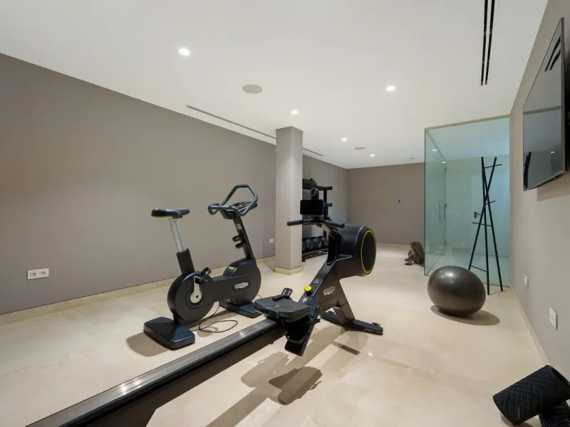A striking contemporary villa in the heart of Nueva Andalucía, enjoying a privileged frontline golf position. With clean architectural lines, expansive terraces, and floor-to-ceiling windows, this home is designed to maximize natural light and uninterrupt