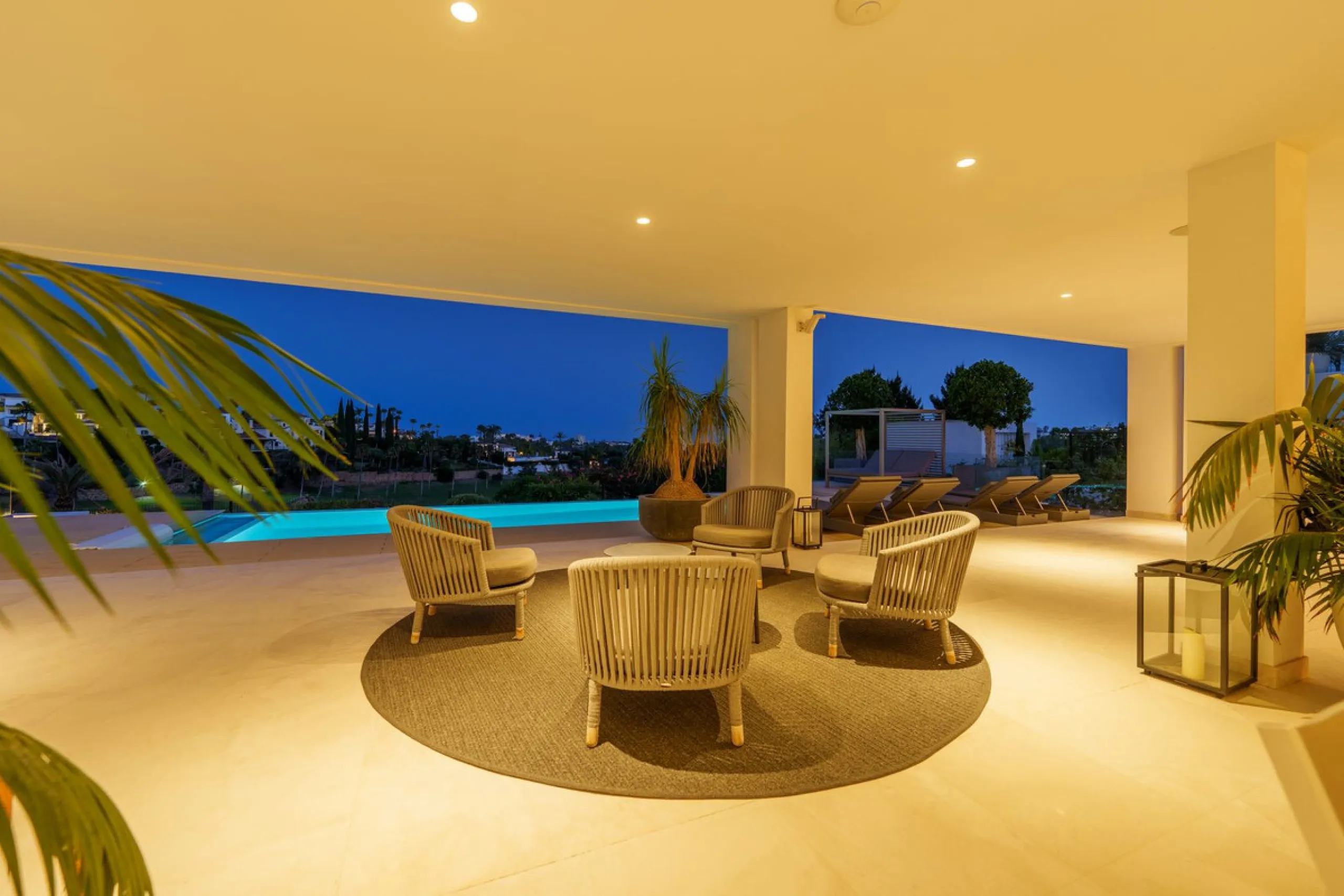 A striking contemporary villa in the heart of Nueva Andalucía, enjoying a privileged frontline golf position. With clean architectural lines, expansive terraces, and floor-to-ceiling windows, this home is designed to maximize natural light and uninterrupt