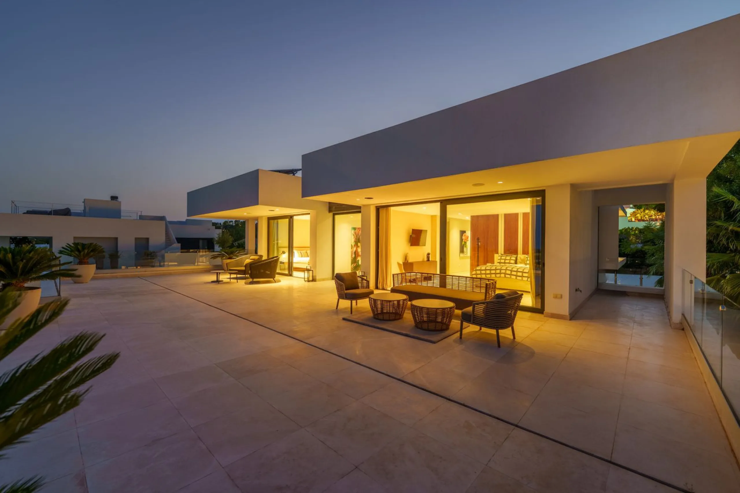 A striking contemporary villa in the heart of Nueva Andalucía, enjoying a privileged frontline golf position. With clean architectural lines, expansive terraces, and floor-to-ceiling windows, this home is designed to maximize natural light and uninterrupt