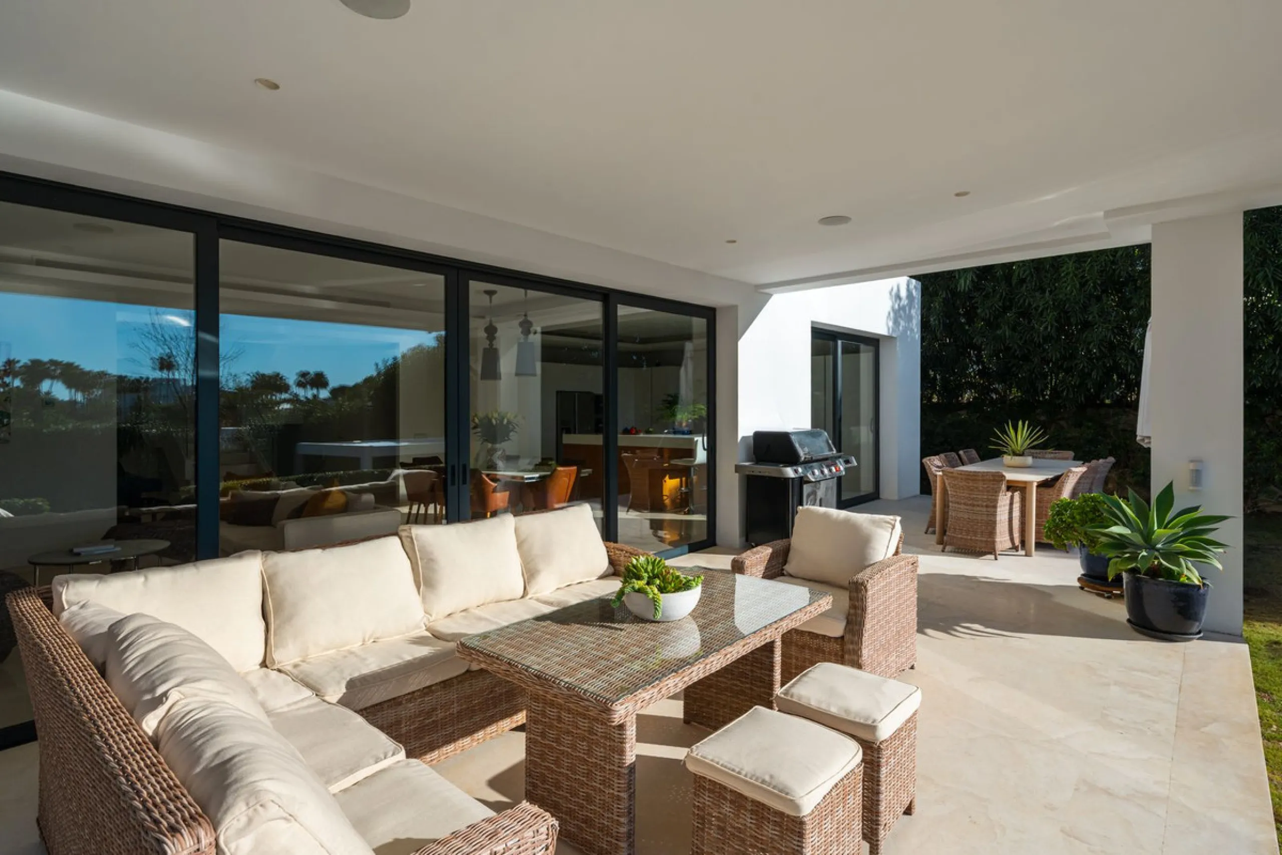 Set within a prestigious, fully gated community with 24/7 security, this exceptional contemporary villa sits on the largest plot in the development, offering privacy, space and a prime location. Positioned on a generous 1,351 m² plot, the property provide