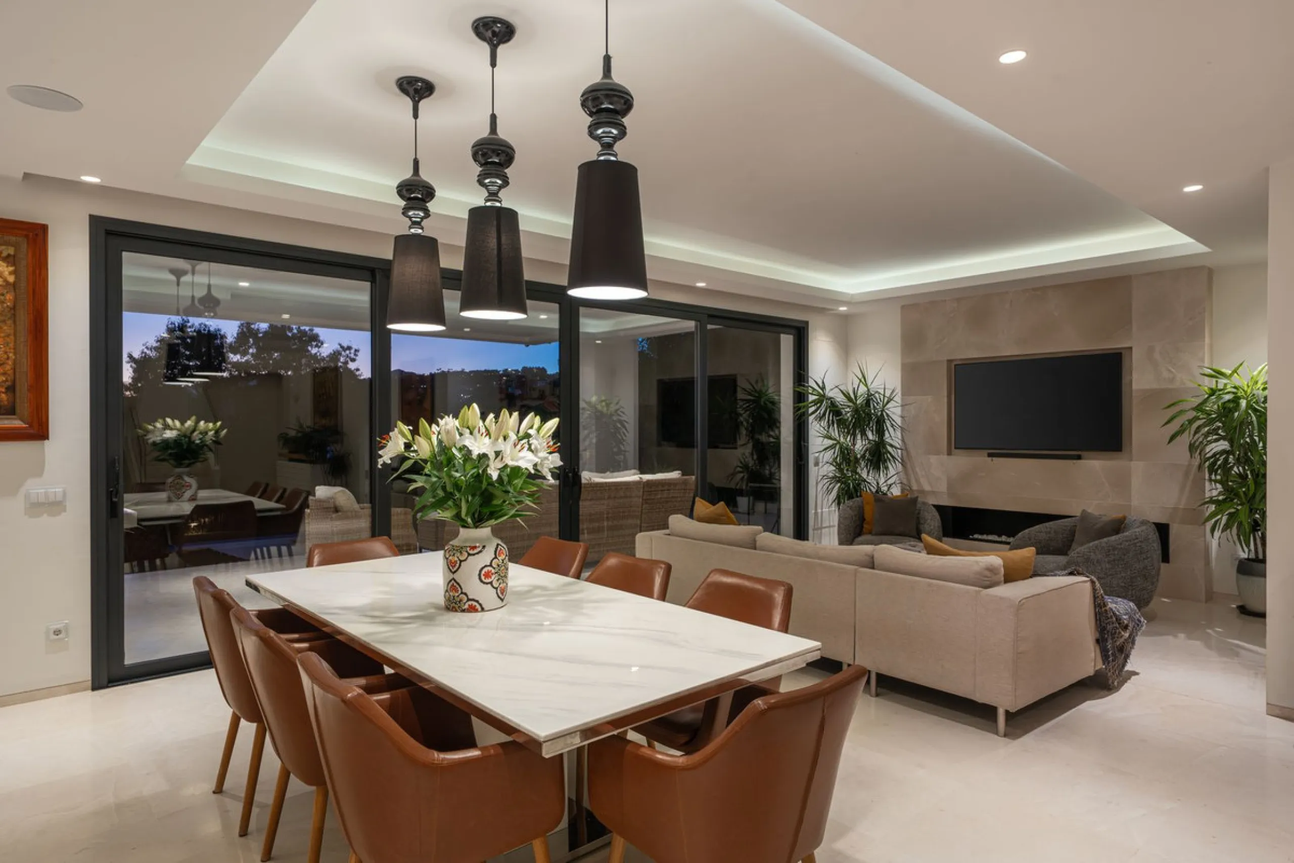 Set within a prestigious, fully gated community with 24/7 security, this exceptional contemporary villa sits on the largest plot in the development, offering privacy, space and a prime location. Positioned on a generous 1,351 m² plot, the property provide