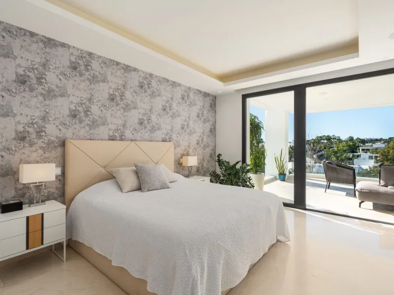 Set within a prestigious, fully gated community with 24/7 security, this exceptional contemporary villa sits on the largest plot in the development, offering privacy, space and a prime location. Positioned on a generous 1,351 m² plot, the property provide