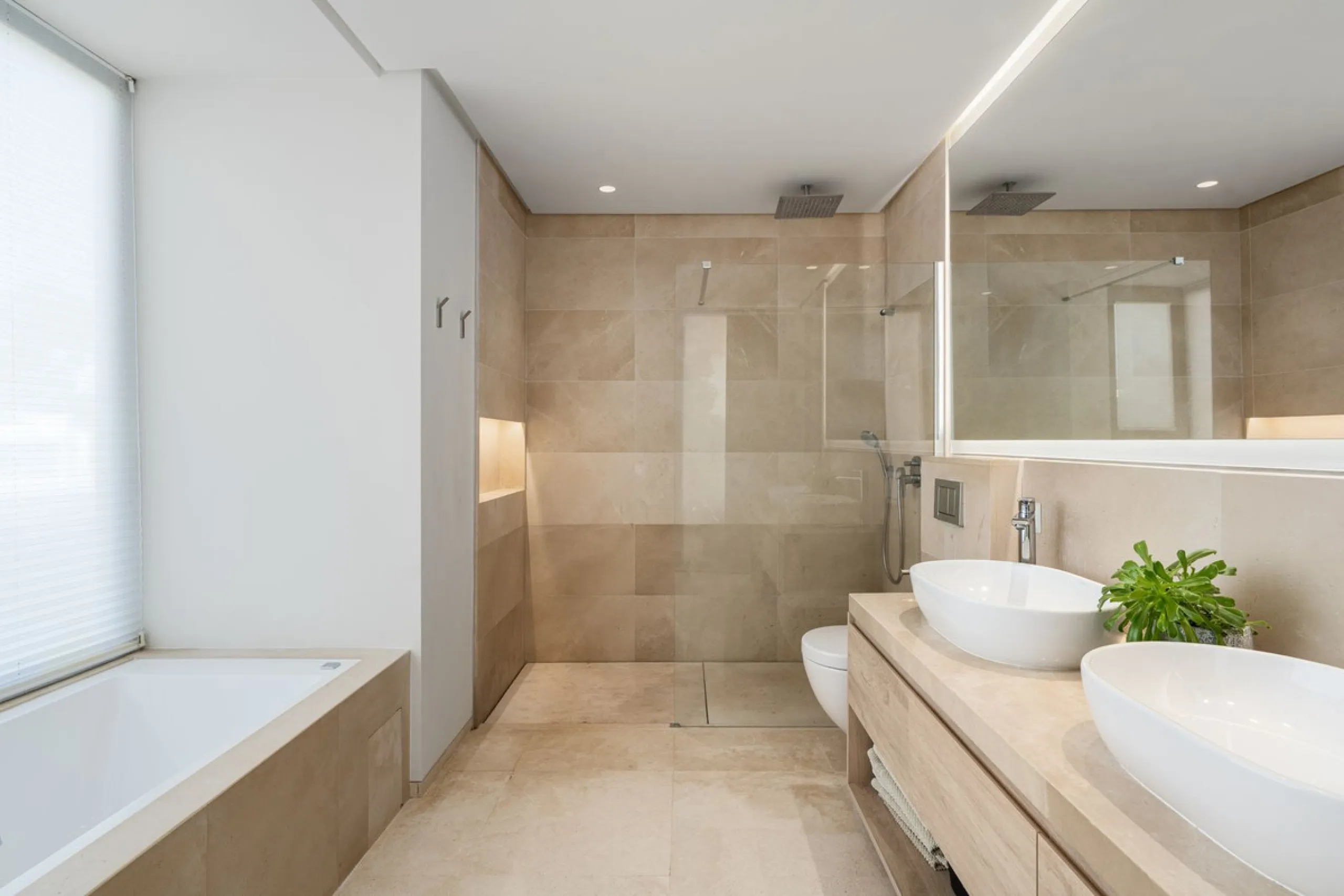 Set within a prestigious, fully gated community with 24/7 security, this exceptional contemporary villa sits on the largest plot in the development, offering privacy, space and a prime location. Positioned on a generous 1,351 m² plot, the property provide