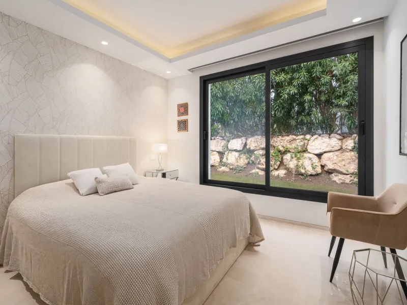 Set within a prestigious, fully gated community with 24/7 security, this exceptional contemporary villa sits on the largest plot in the development, offering privacy, space and a prime location. Positioned on a generous 1,351 m² plot, the property provide