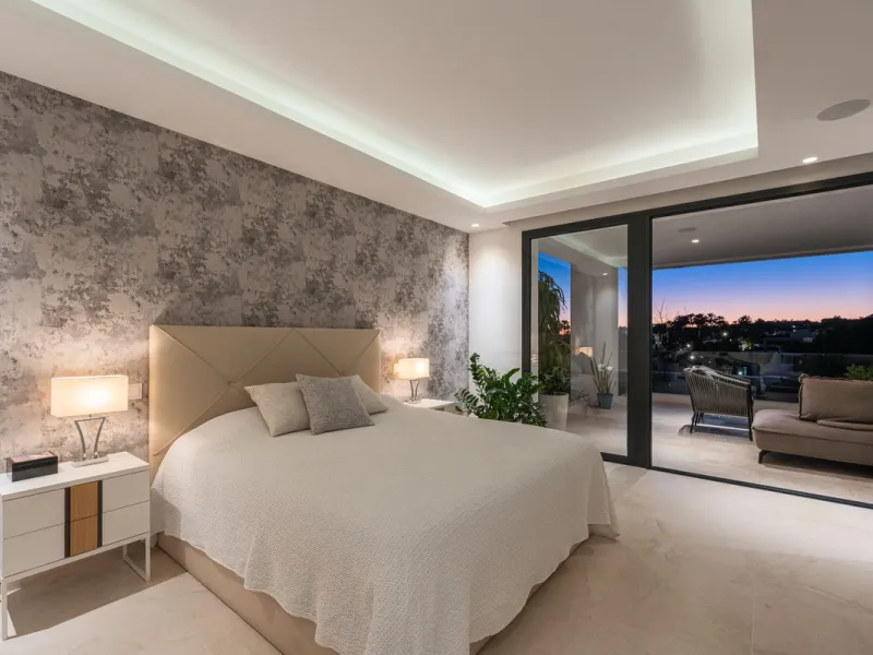 Set within a prestigious, fully gated community with 24/7 security, this exceptional contemporary villa sits on the largest plot in the development, offering privacy, space and a prime location. Positioned on a generous 1,351 m² plot, the property provide