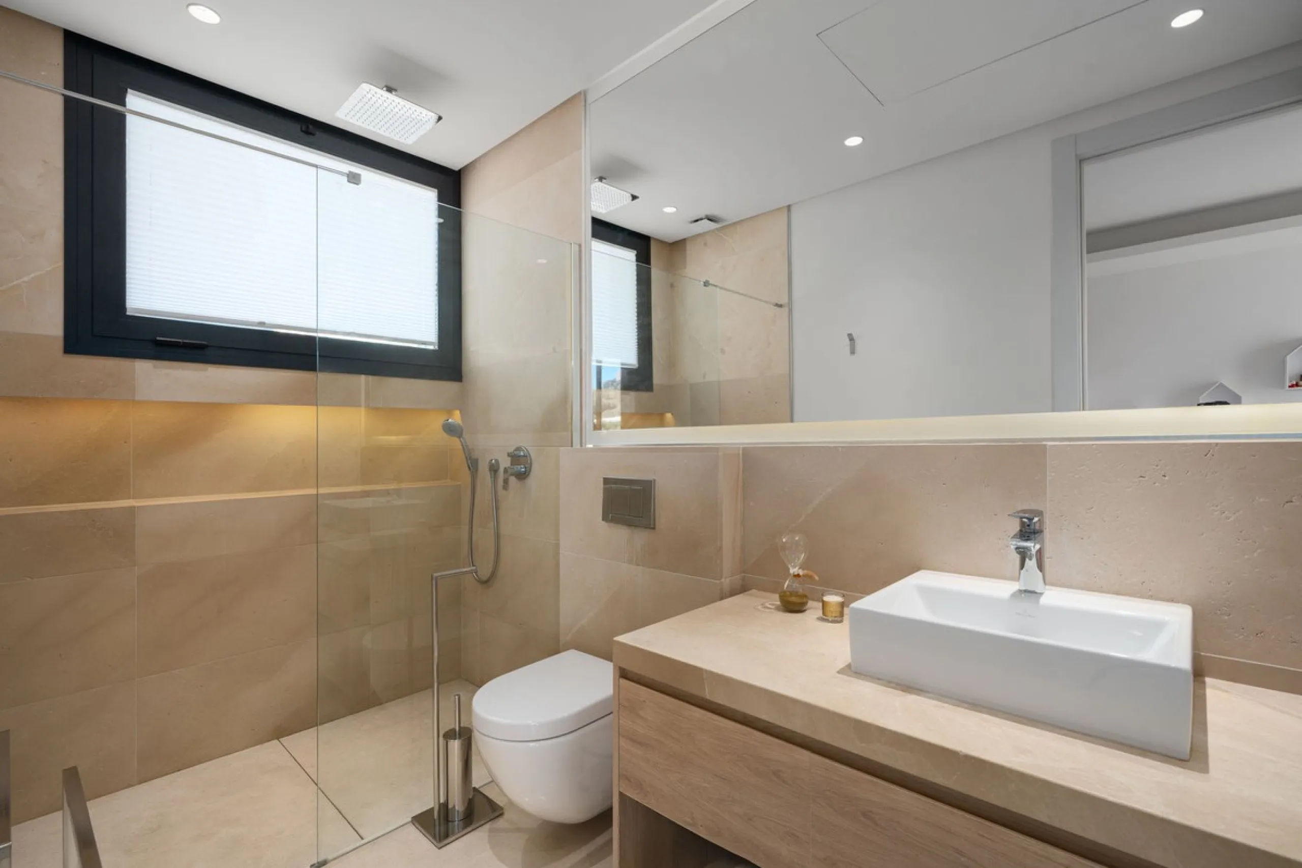 Set within a prestigious, fully gated community with 24/7 security, this exceptional contemporary villa sits on the largest plot in the development, offering privacy, space and a prime location. Positioned on a generous 1,351 m² plot, the property provide