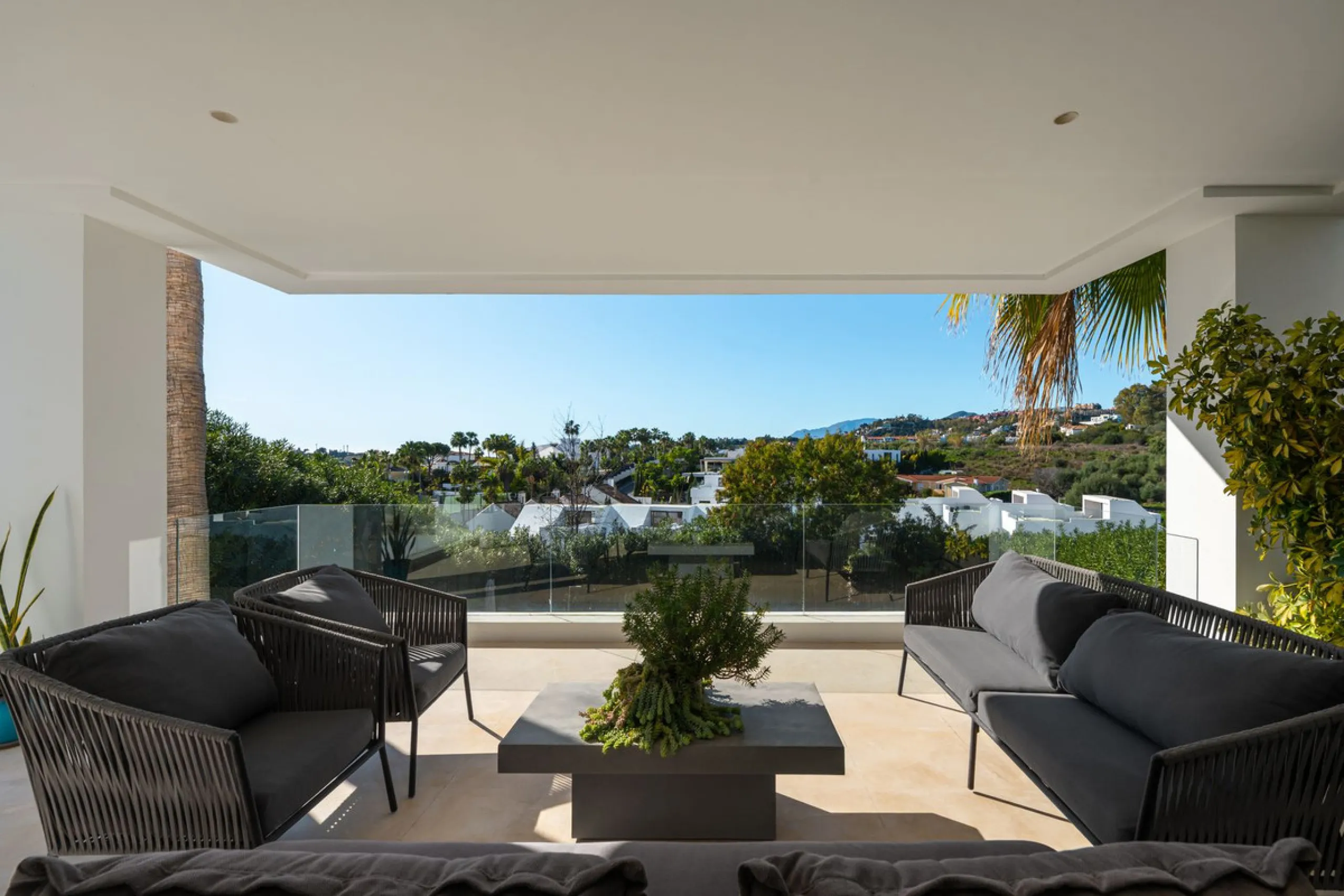 Set within a prestigious, fully gated community with 24/7 security, this exceptional contemporary villa sits on the largest plot in the development, offering privacy, space and a prime location. Positioned on a generous 1,351 m² plot, the property provide