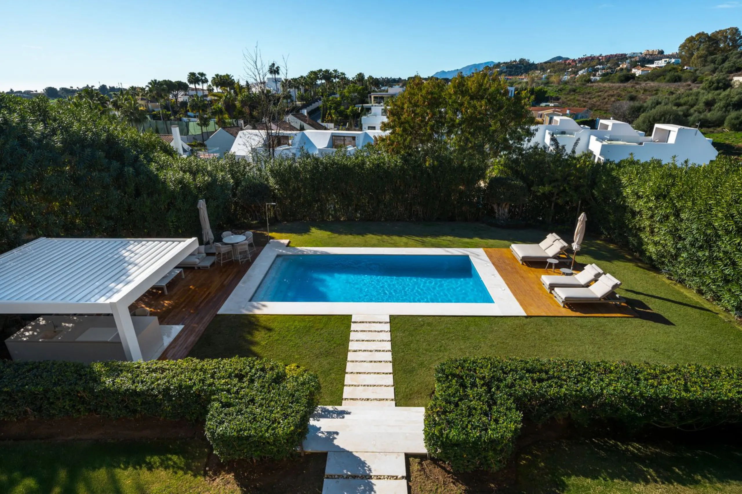 Set within a prestigious, fully gated community with 24/7 security, this exceptional contemporary villa sits on the largest plot in the development, offering privacy, space and a prime location. Positioned on a generous 1,351 m² plot, the property provide