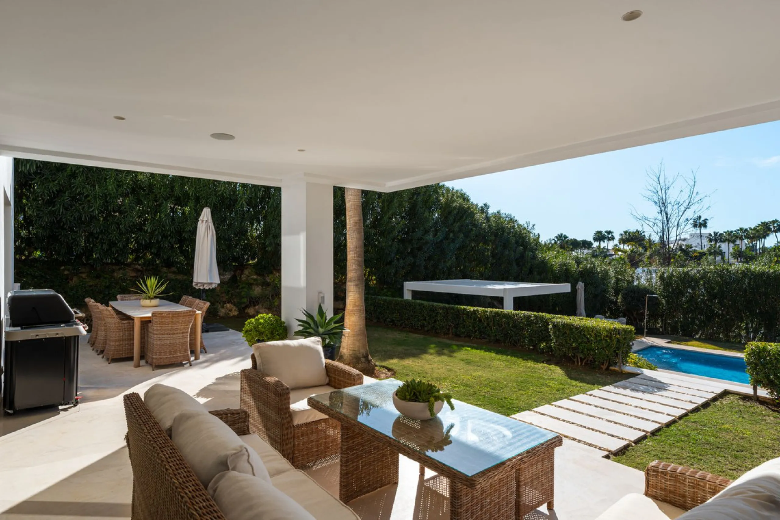 Set within a prestigious, fully gated community with 24/7 security, this exceptional contemporary villa sits on the largest plot in the development, offering privacy, space and a prime location. Positioned on a generous 1,351 m² plot, the property provide