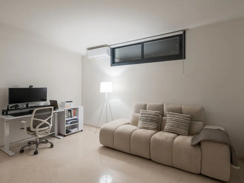 Set within a prestigious, fully gated community with 24/7 security, this exceptional contemporary villa sits on the largest plot in the development, offering privacy, space and a prime location. Positioned on a generous 1,351 m² plot, the property provide
