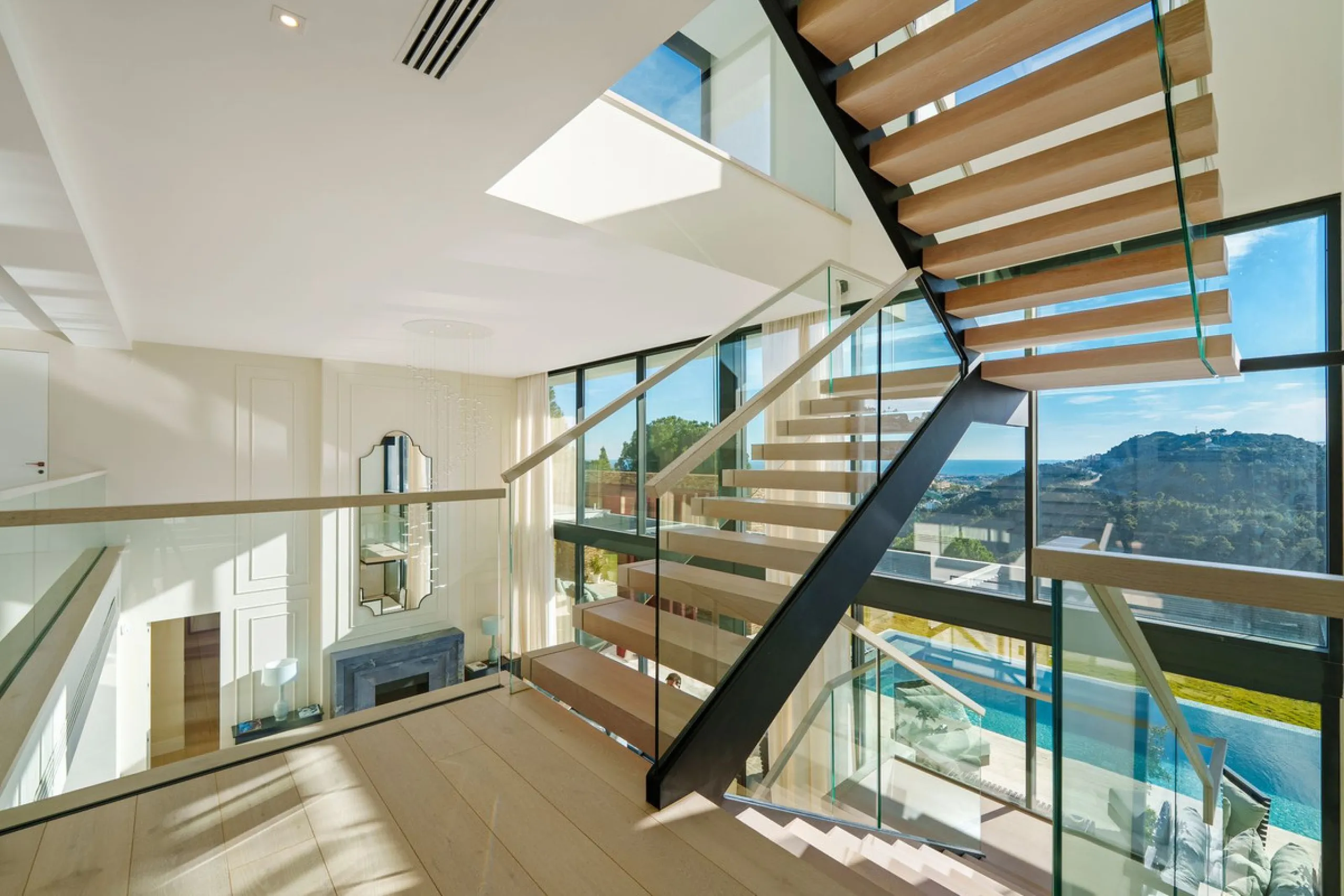 A five-bedroom villa in the urbanisation, Benahavís, offering five bathrooms plus a guest cloakroom, with a first floor dedicated to the master suite with dressing room and library alongside a guest ensuite, a ground floor arranged around formal and infor