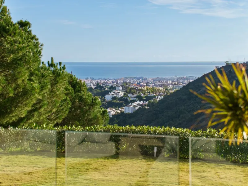 A five-bedroom villa in the urbanisation, Benahavís, offering five bathrooms plus a guest cloakroom, with a first floor dedicated to the master suite with dressing room and library alongside a guest ensuite, a ground floor arranged around formal and infor
