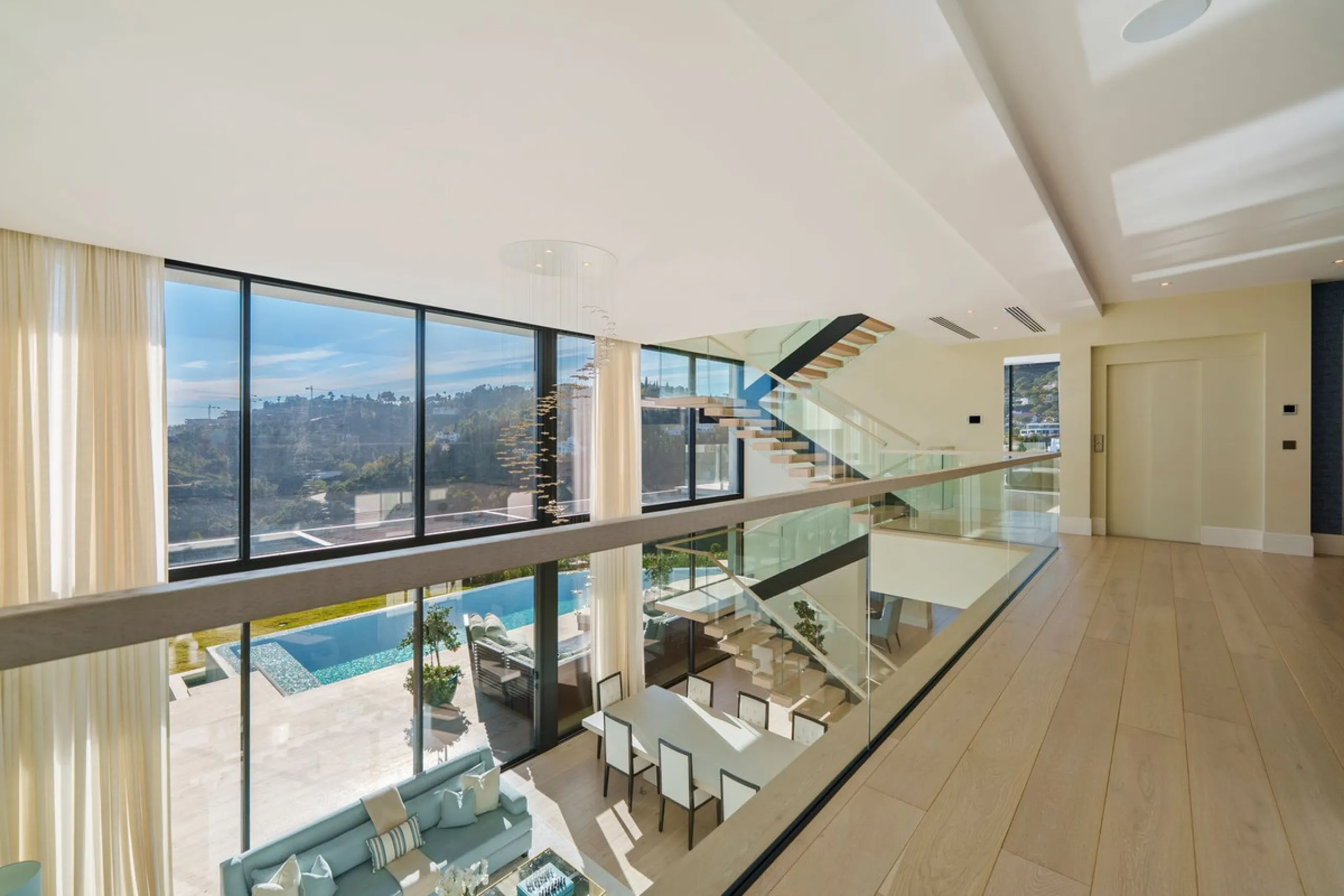 A five-bedroom villa in the urbanisation, Benahavís, offering five bathrooms plus a guest cloakroom, with a first floor dedicated to the master suite with dressing room and library alongside a guest ensuite, a ground floor arranged around formal and infor