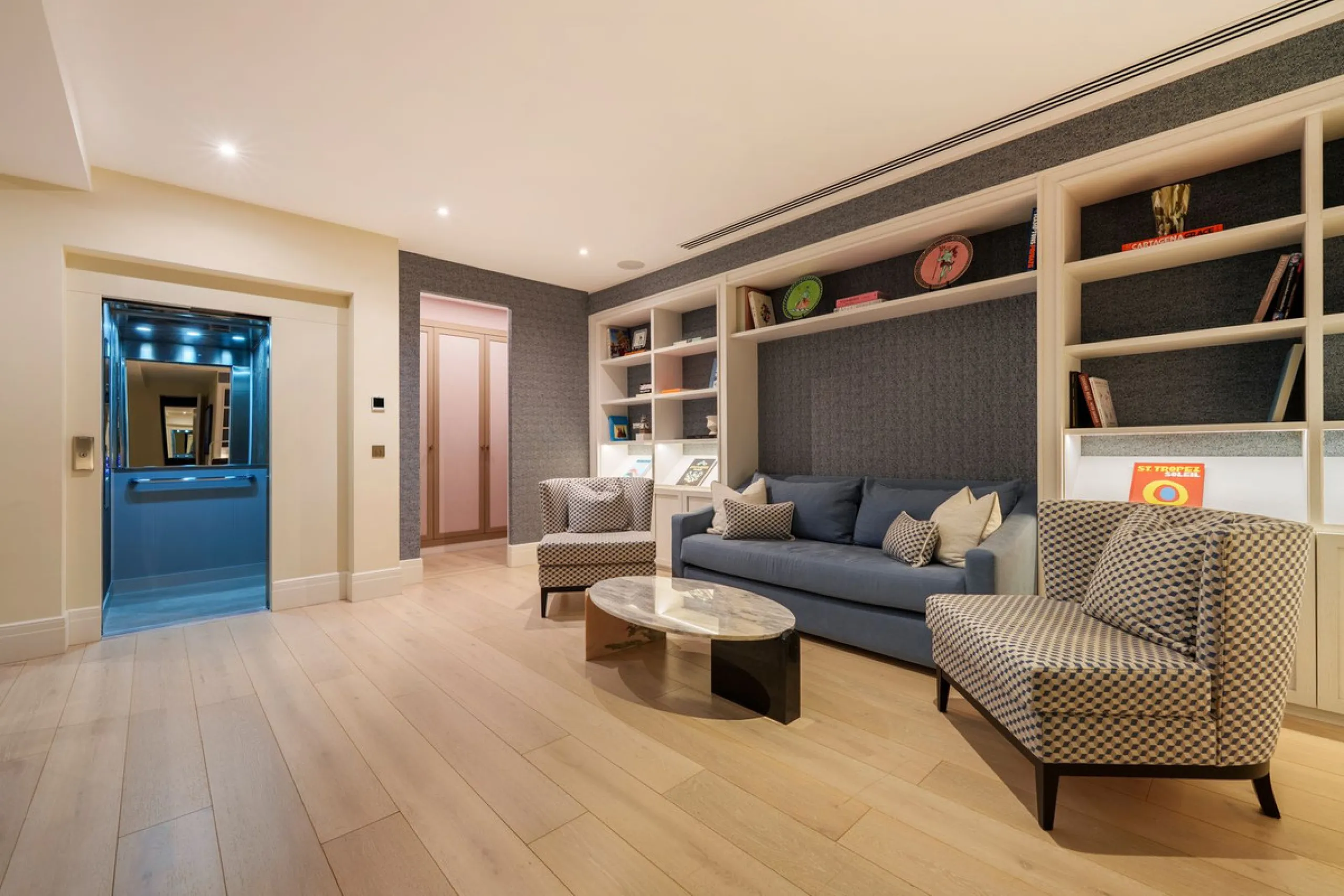 A five-bedroom villa in the urbanisation, Benahavís, offering five bathrooms plus a guest cloakroom, with a first floor dedicated to the master suite with dressing room and library alongside a guest ensuite, a ground floor arranged around formal and infor