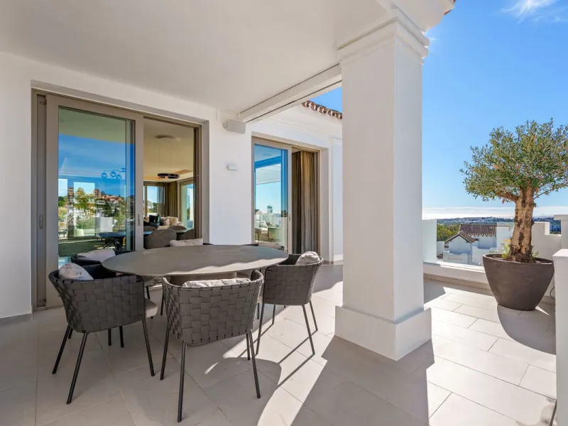 This exceptional duplex penthouse is located within an exclusive gated community in Aloha, one of the most prestigious residential developments in Nueva Andalucía. Set in an elevated position, the property enjoys panoramic open views across the surroundin