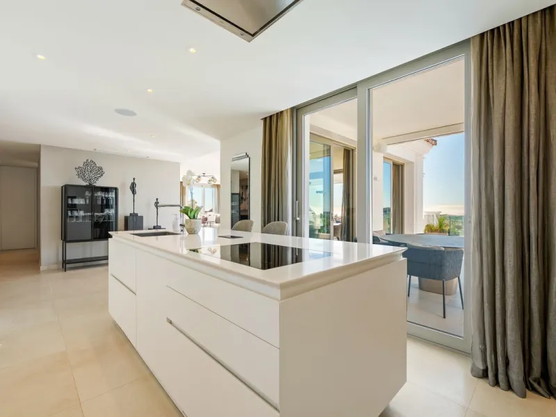 This exceptional duplex penthouse is located within an exclusive gated community in Aloha, one of the most prestigious residential developments in Nueva Andalucía. Set in an elevated position, the property enjoys panoramic open views across the surroundin