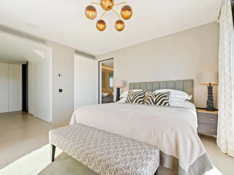 This exceptional duplex penthouse is located within an exclusive gated community in Aloha, one of the most prestigious residential developments in Nueva Andalucía. Set in an elevated position, the property enjoys panoramic open views across the surroundin