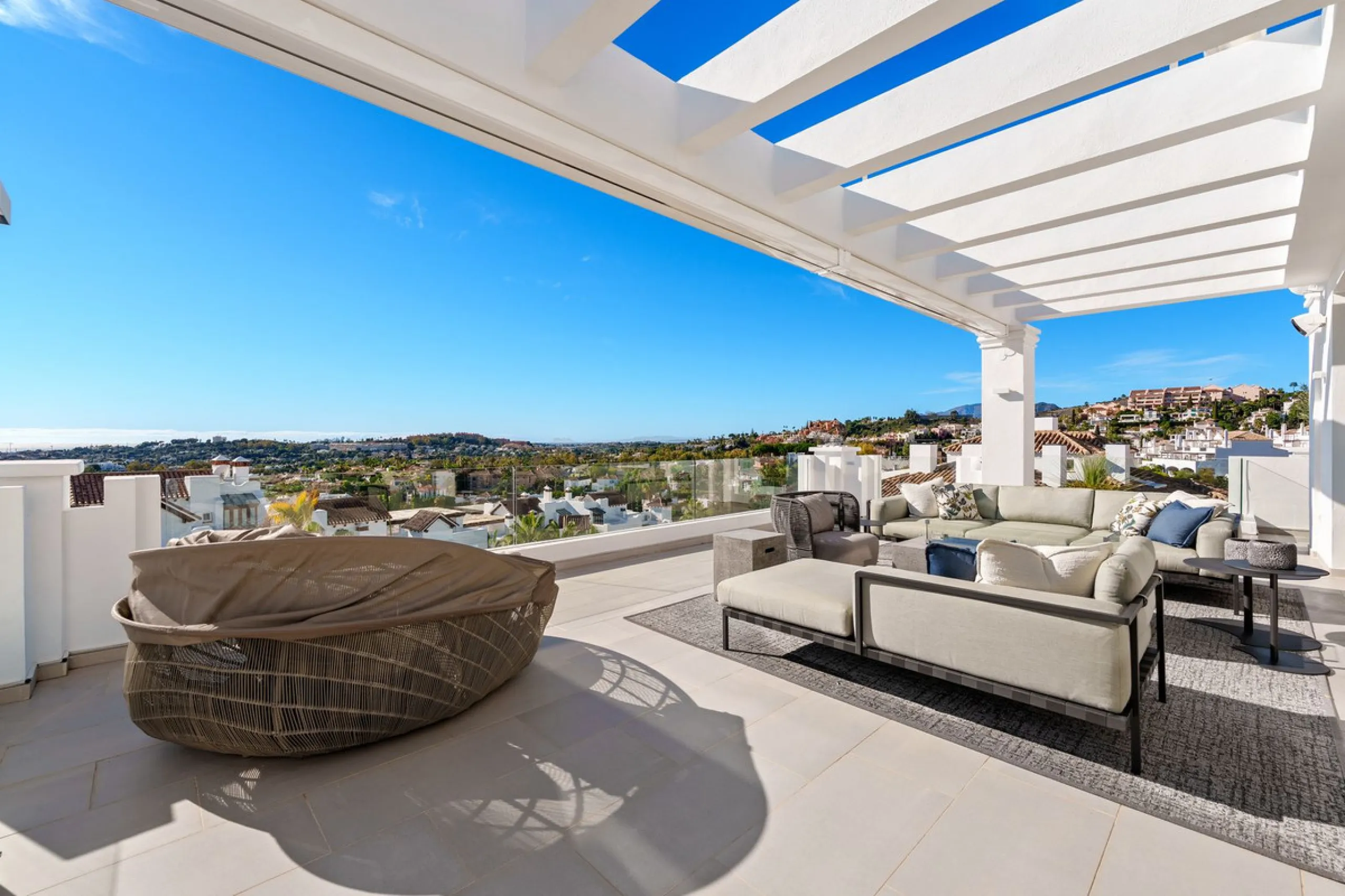 This exceptional duplex penthouse is located within an exclusive gated community in Aloha, one of the most prestigious residential developments in Nueva Andalucía. Set in an elevated position, the property enjoys panoramic open views across the surroundin