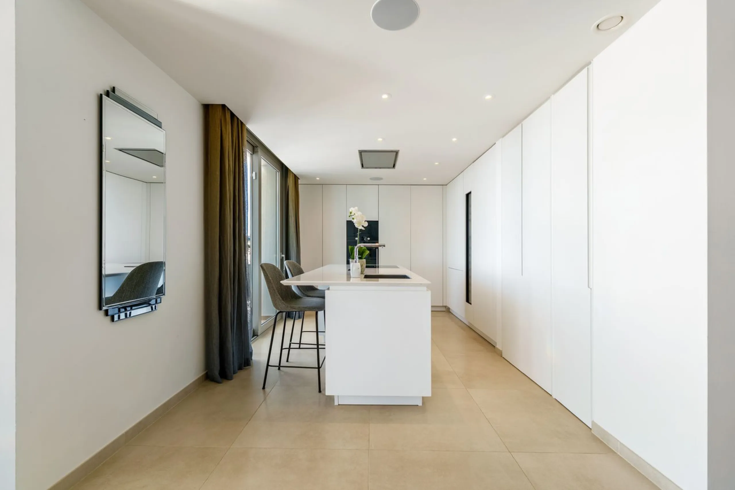 This exceptional duplex penthouse is located within an exclusive gated community in Aloha, one of the most prestigious residential developments in Nueva Andalucía. Set in an elevated position, the property enjoys panoramic open views across the surroundin