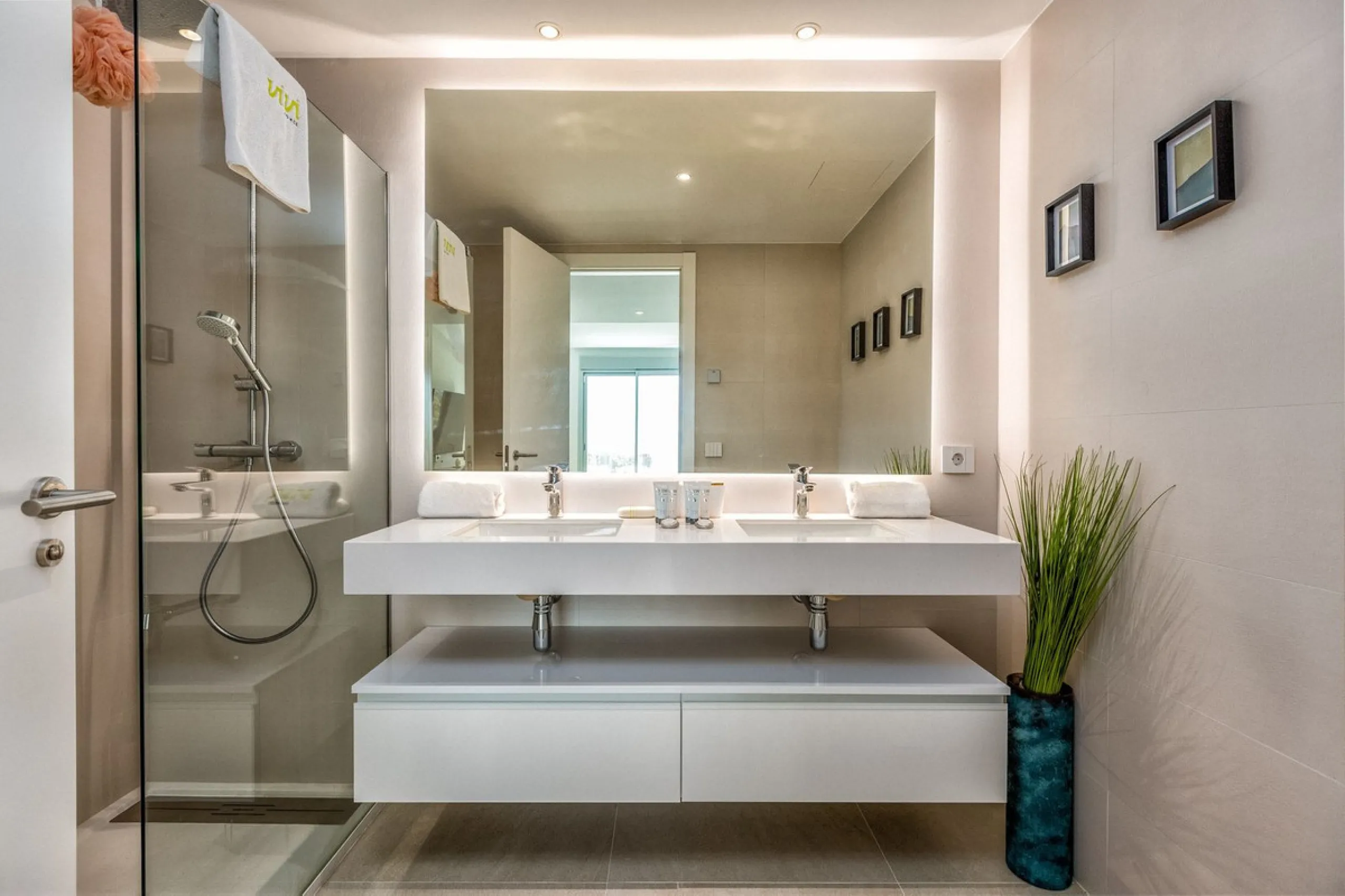 4 Bedroom Corner Townhouse With Private Pool and Panoramic Sea, Gibraltar and Africa Views