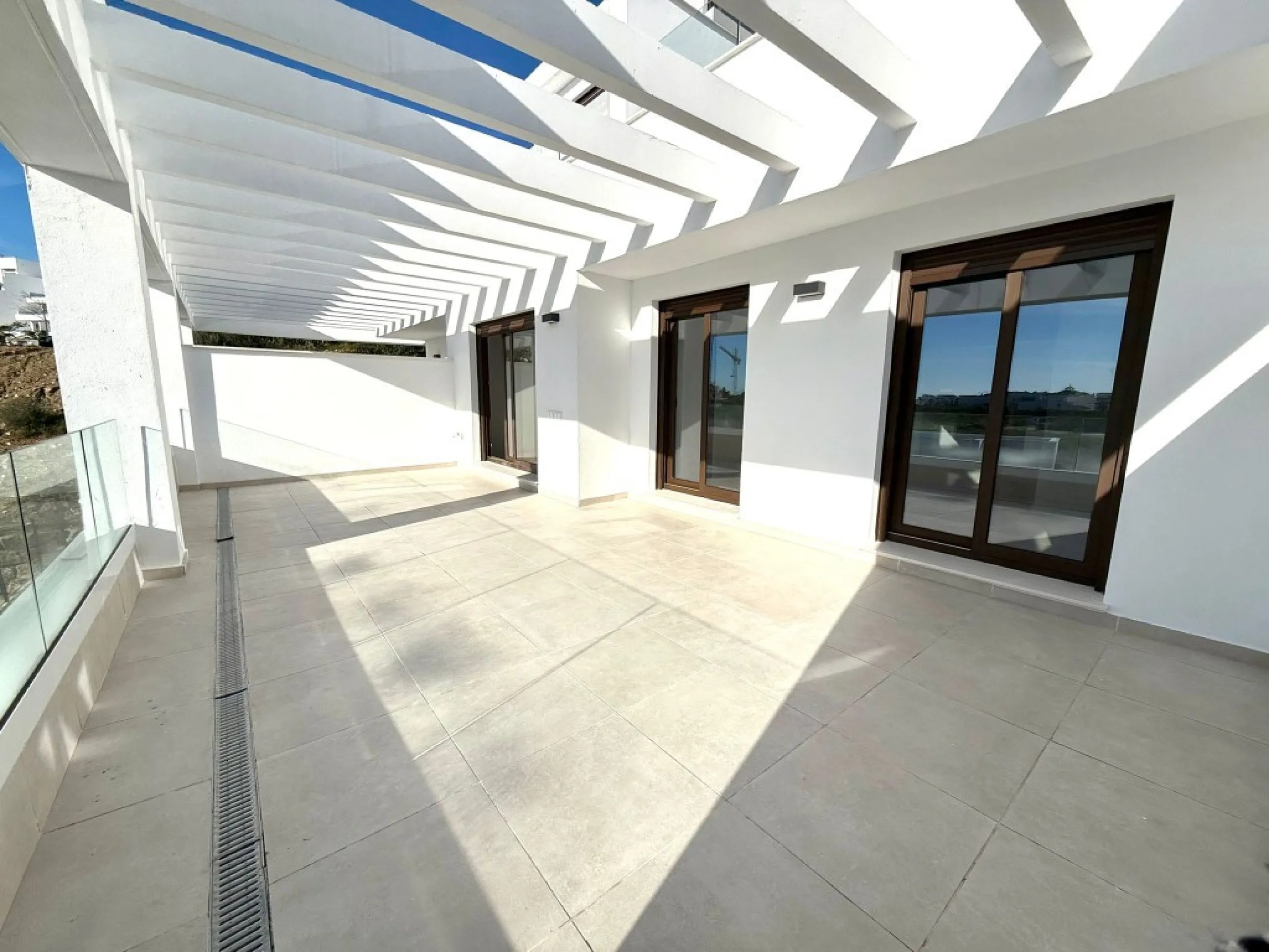 Beautiful brand new modern middle floor apartment with 2 bedrooms and 2 bathrooms with a large terrace with spectacular open views.