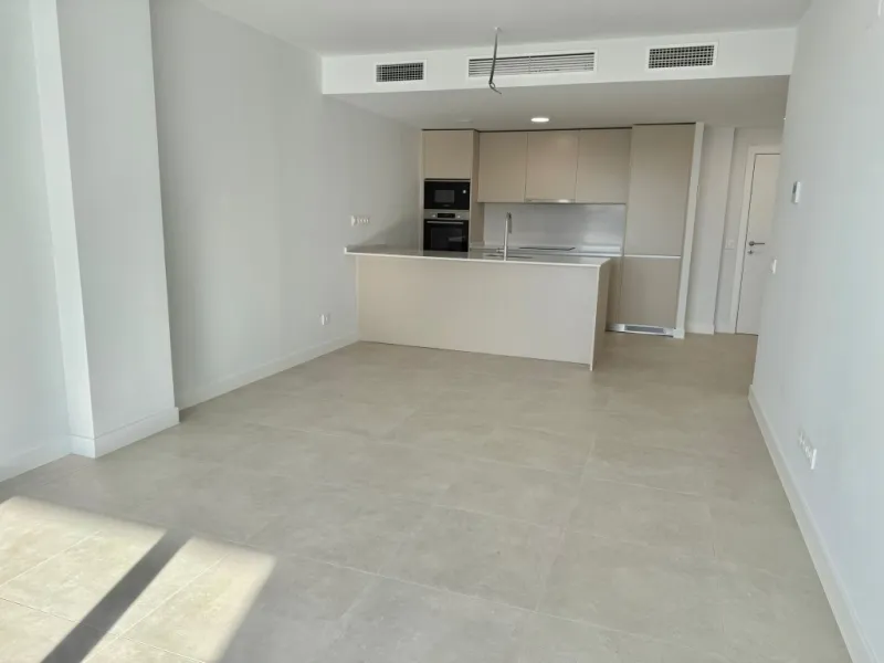 Beautiful brand new modern middle floor apartment with 2 bedrooms and 2 bathrooms with a large terrace with spectacular open views.