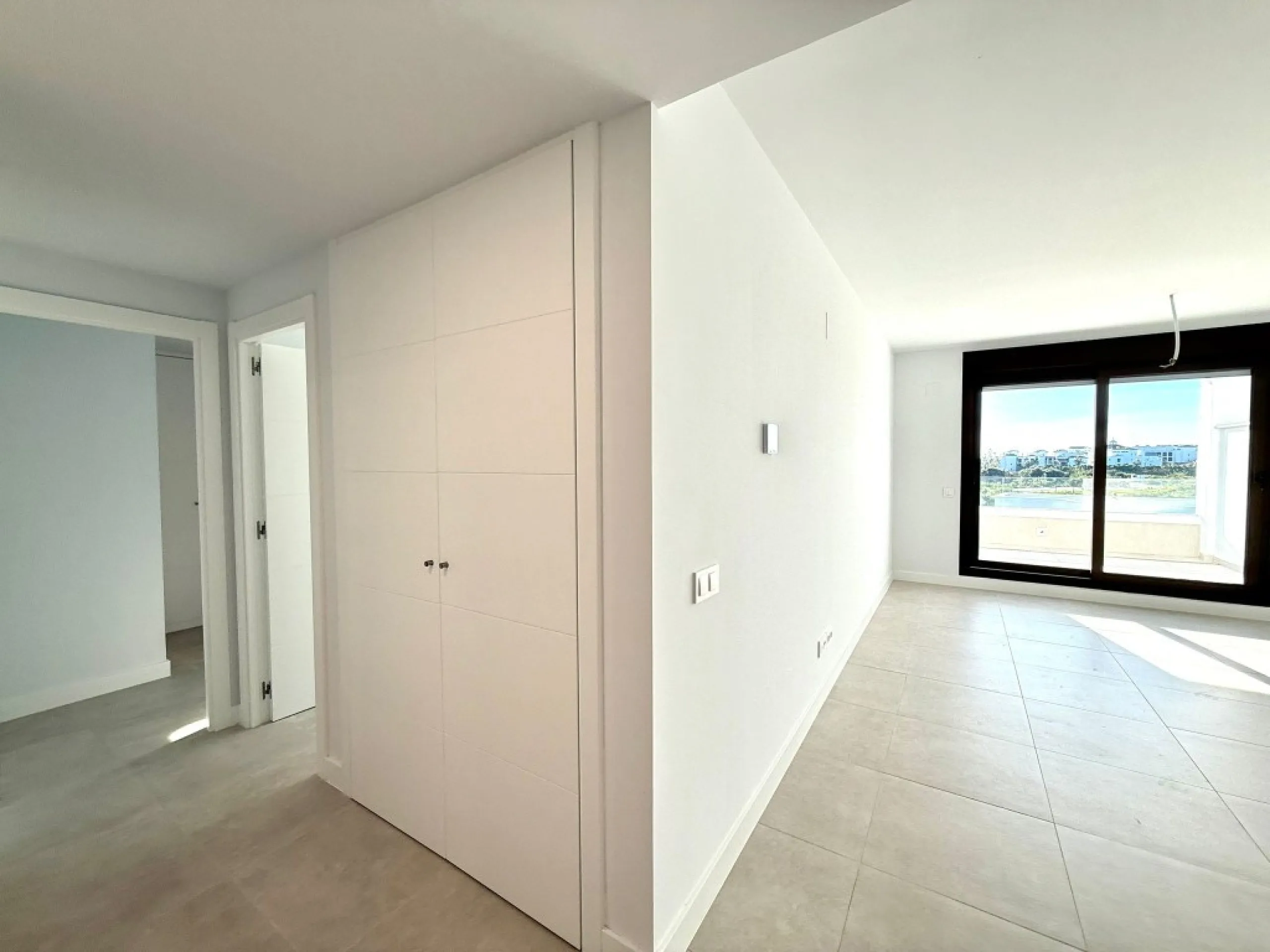 Beautiful brand new modern middle floor apartment with 2 bedrooms and 2 bathrooms with a large terrace with spectacular open views.