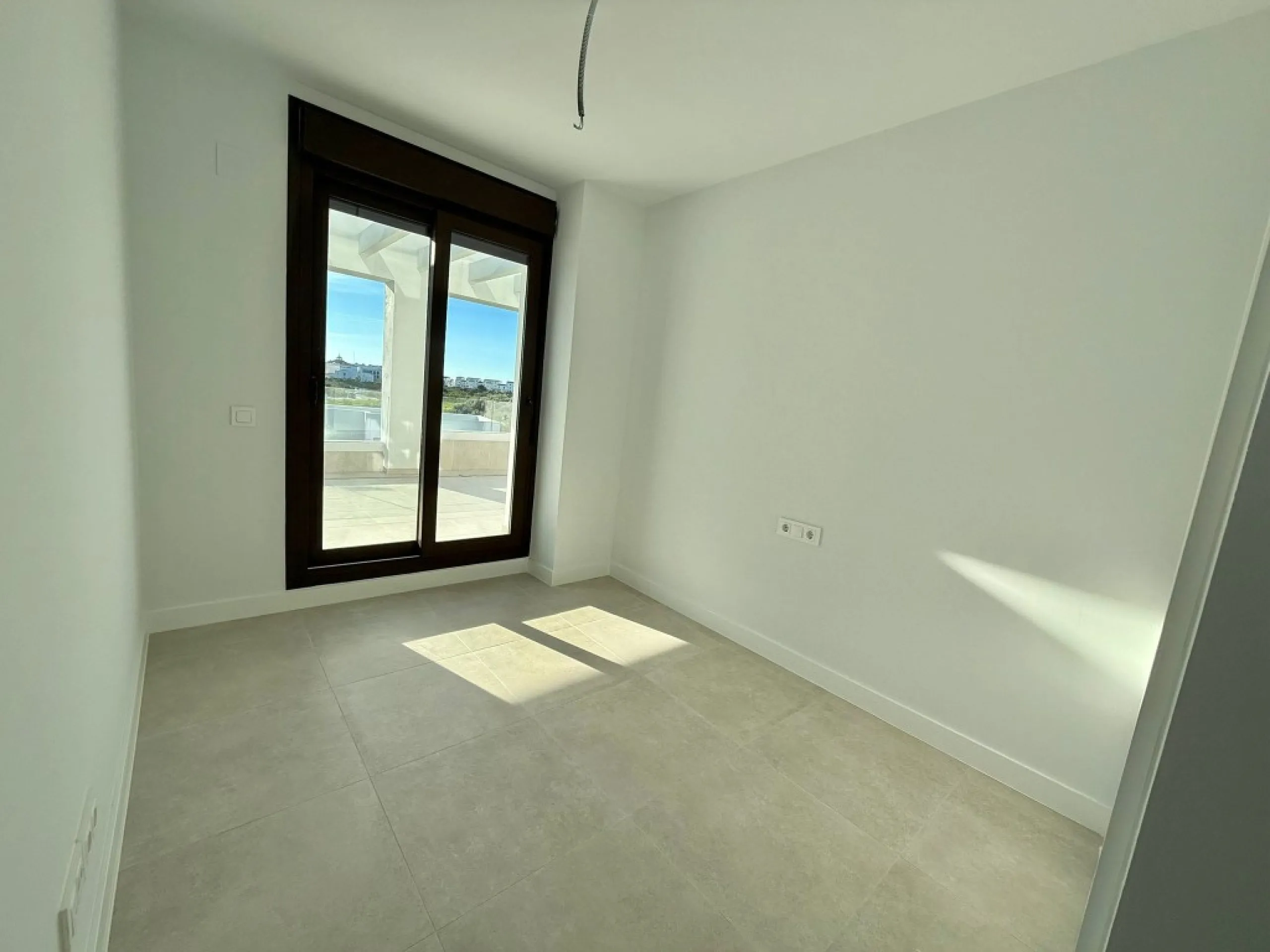 Beautiful brand new modern middle floor apartment with 2 bedrooms and 2 bathrooms with a large terrace with spectacular open views.