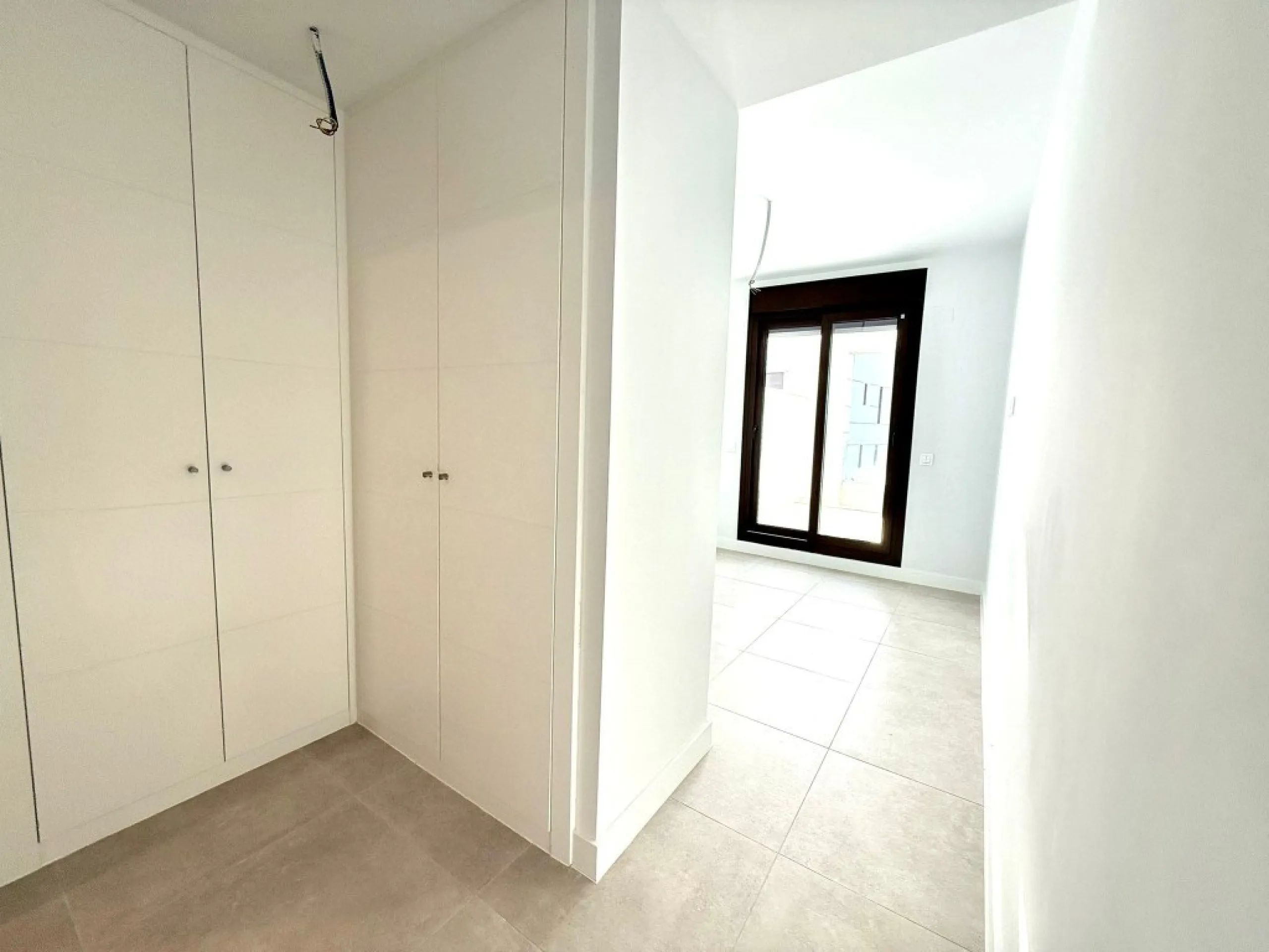 Beautiful brand new modern middle floor apartment with 2 bedrooms and 2 bathrooms with a large terrace with spectacular open views.