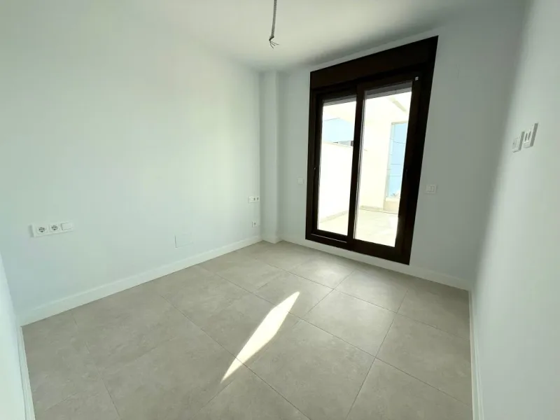 Beautiful brand new modern middle floor apartment with 2 bedrooms and 2 bathrooms with a large terrace with spectacular open views.