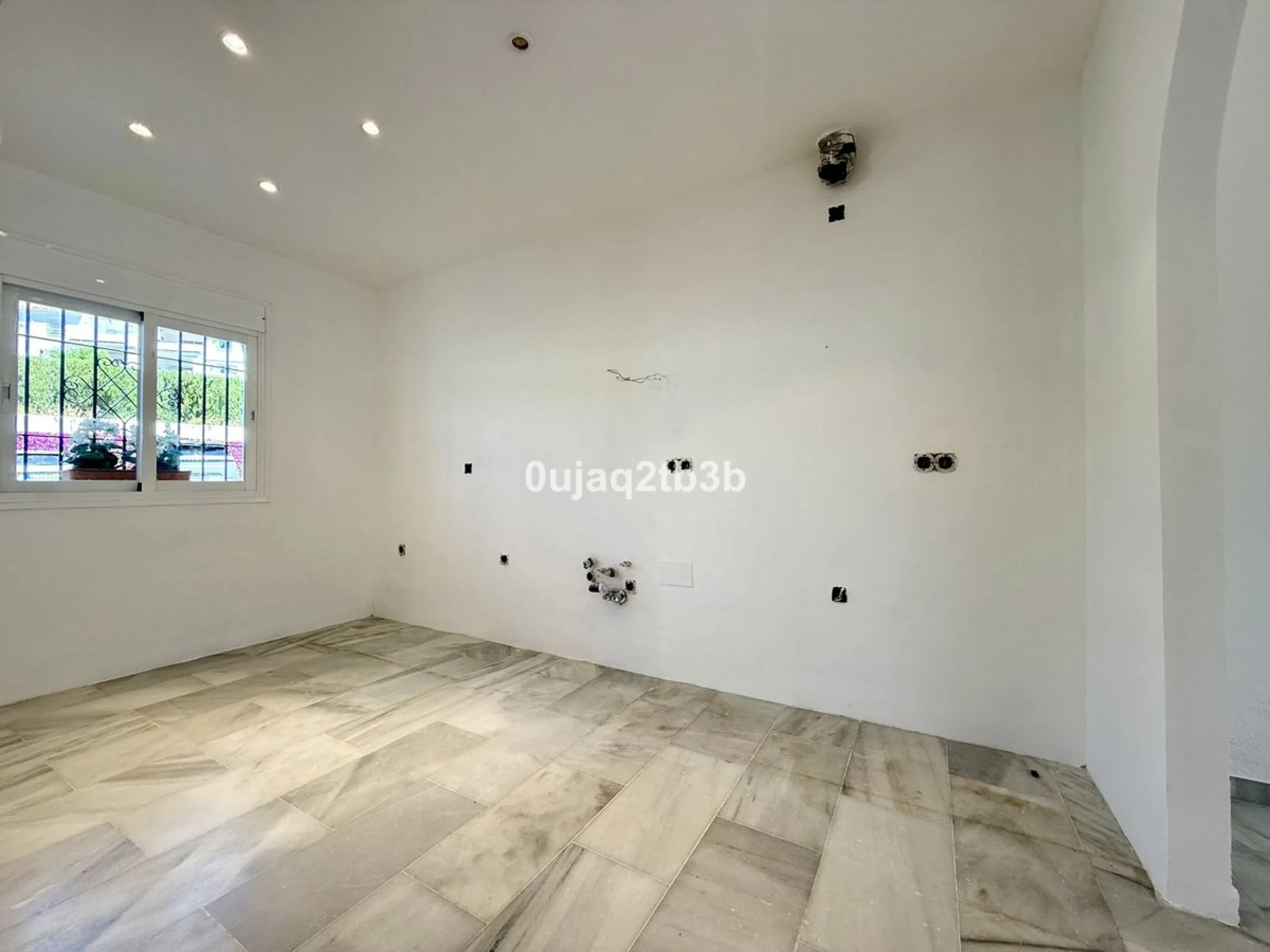 Exclusive Ground Floor Apartment with Garden in Nueva Andalucía, Steps from Puerto Banús
