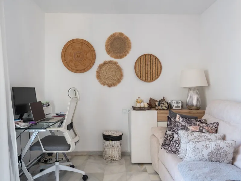 This semi-detached, recently refurbished townhouse boasts spectacular sea views and a fantastic location in Calahonda, close to all amenities and just 2.5 km from the beach.
