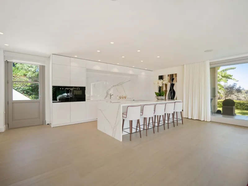 Aloha 40 is a private oasis nestled in the luxurious Aloha area of Marbella's Golf Valley. This magnificent mansion sits in a prestigious gated community and boasts an enviable front-line position overlooking Aloha Golf Course. Its timeless exterior and t