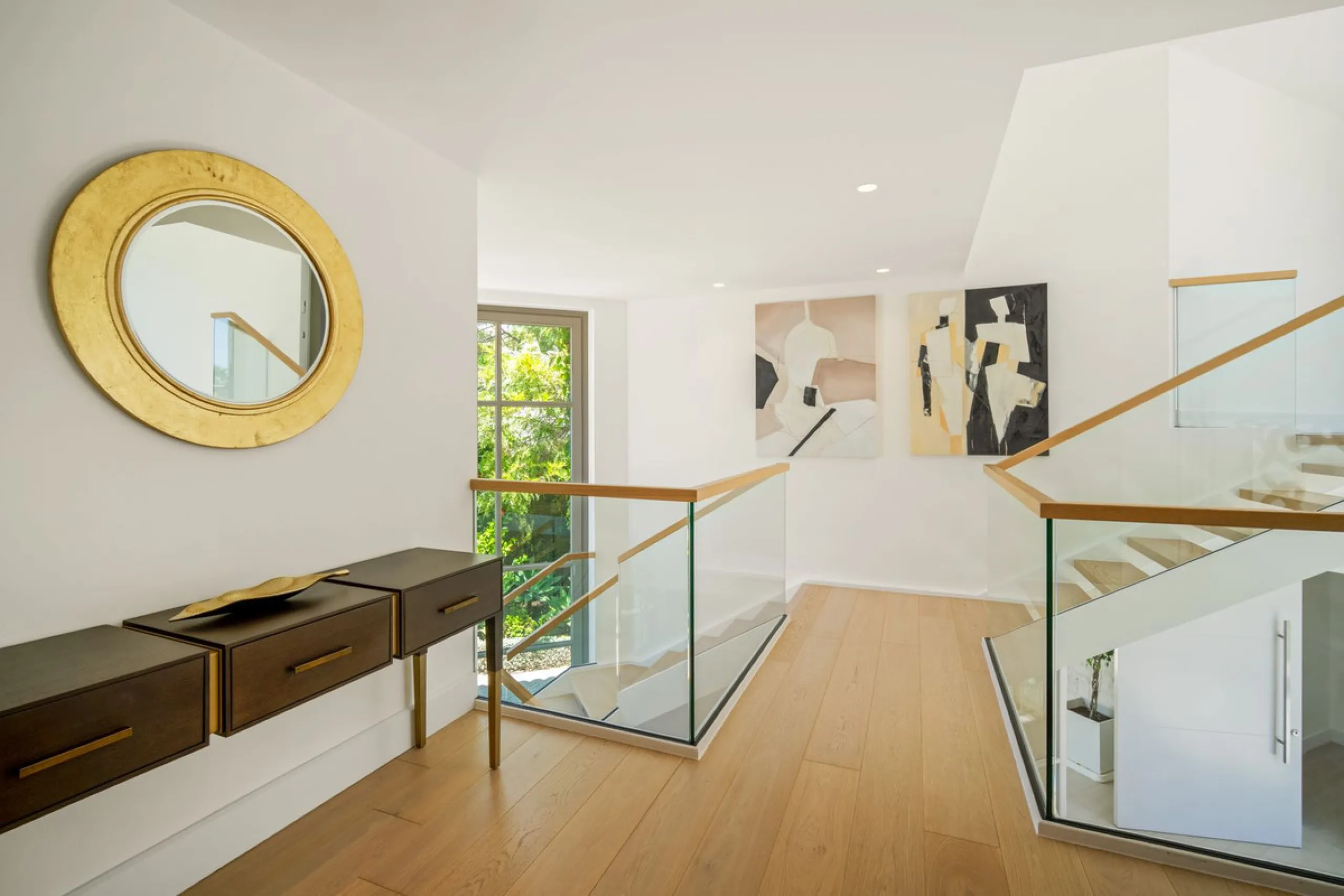 Aloha 40 is a private oasis nestled in the luxurious Aloha area of Marbella's Golf Valley. This magnificent mansion sits in a prestigious gated community and boasts an enviable front-line position overlooking Aloha Golf Course. Its timeless exterior and t